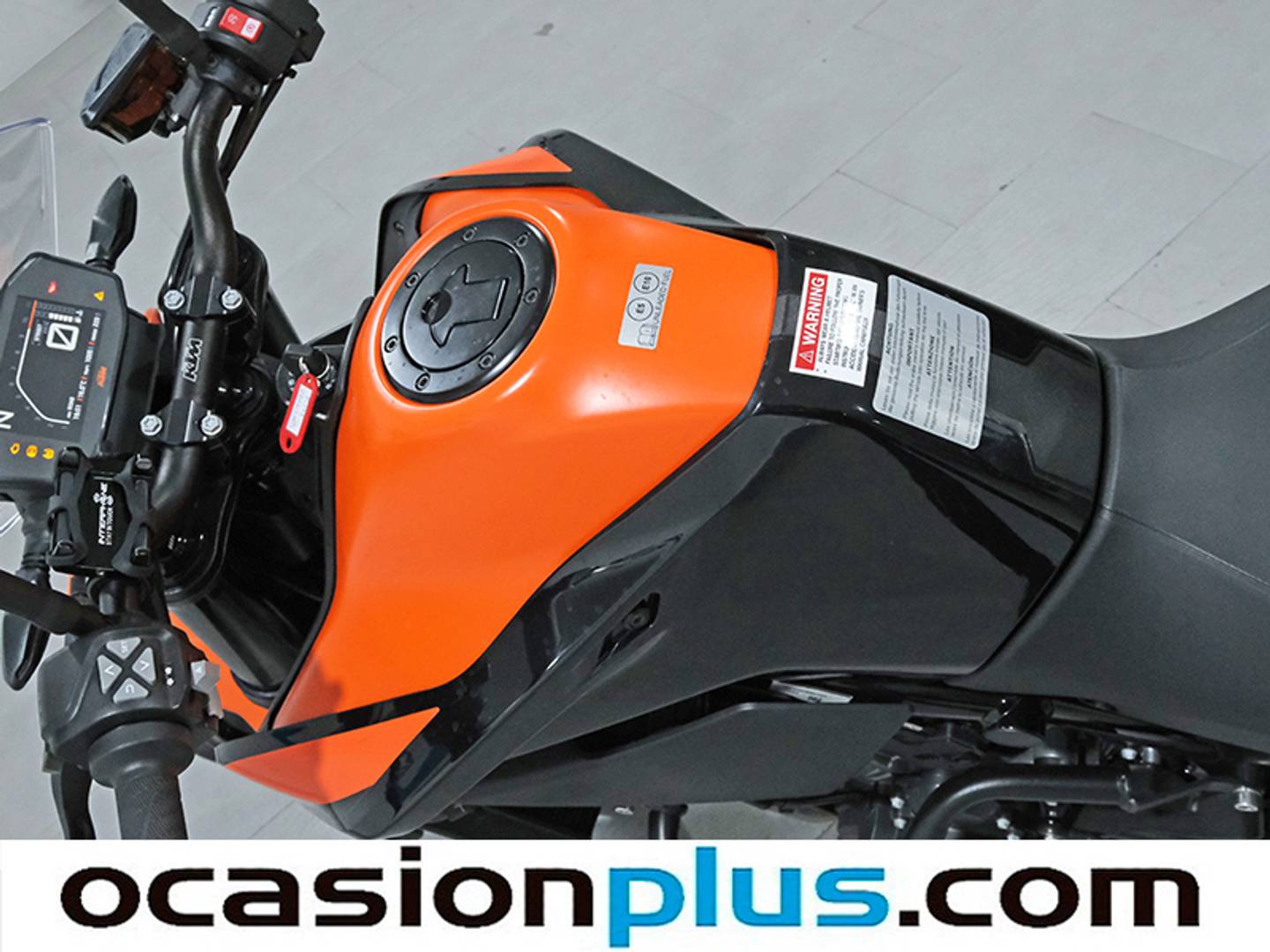 Foto KTM 890 DUKE L KTM 890 DUKE L 70 Kw (95 Cv)