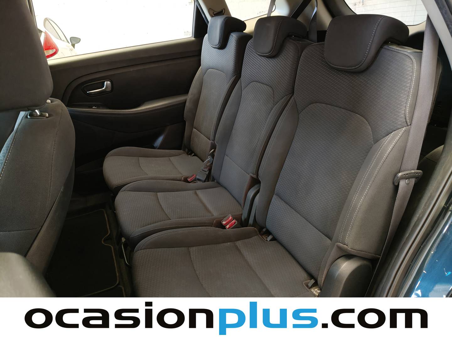 Foto asientos traseros KIA Carens KIA Carens 1.7 CRDi VGT Concept Eco-Dynamics (115 CV) 7 Plazas