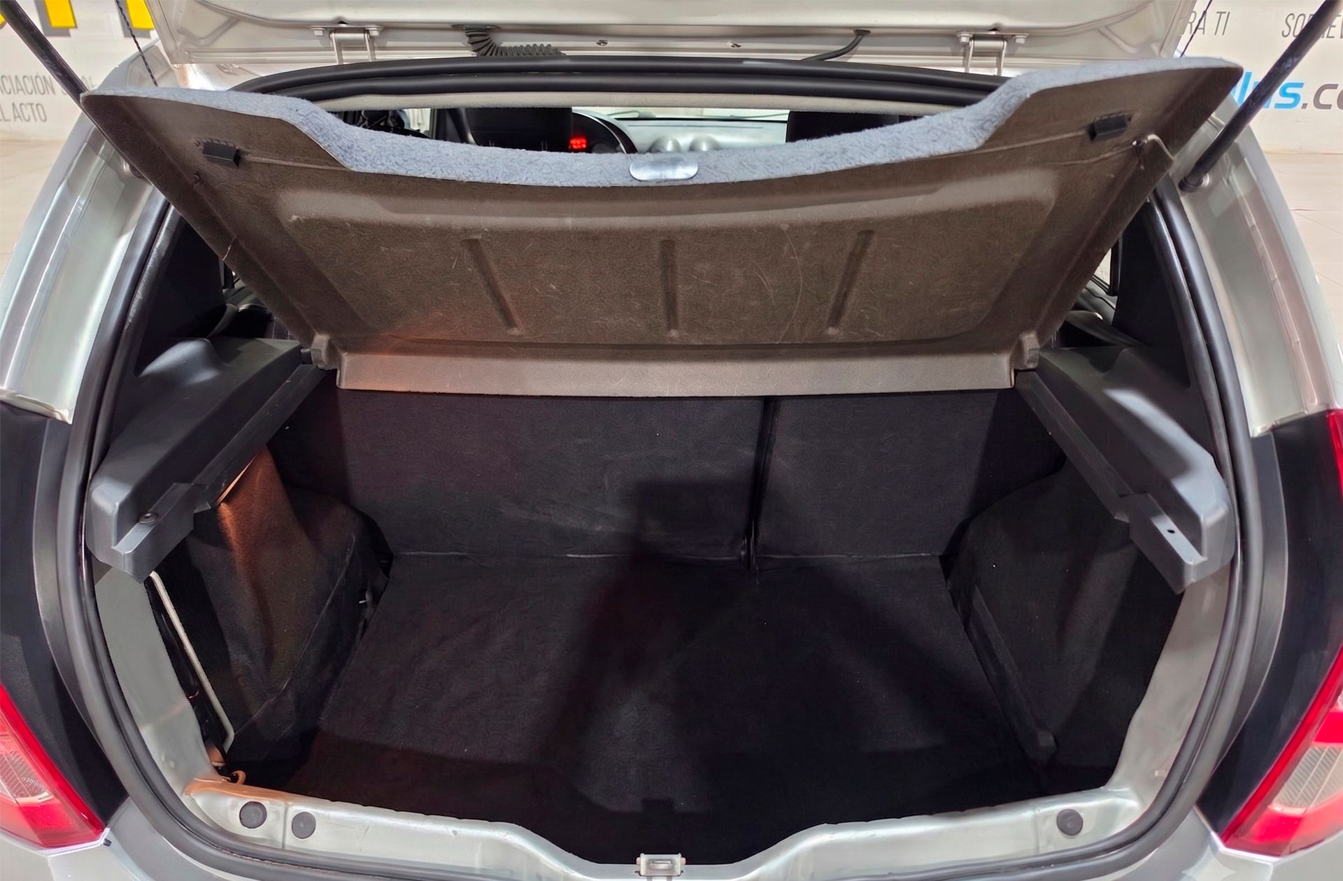 Dacia Sandero Laureate 1.2 - foto 12
