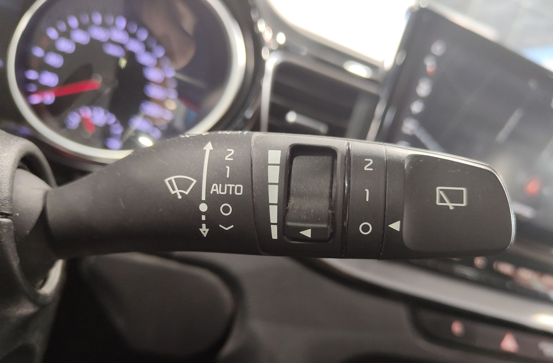Kia Ceed 1.6 CRDi Tech - foto 28