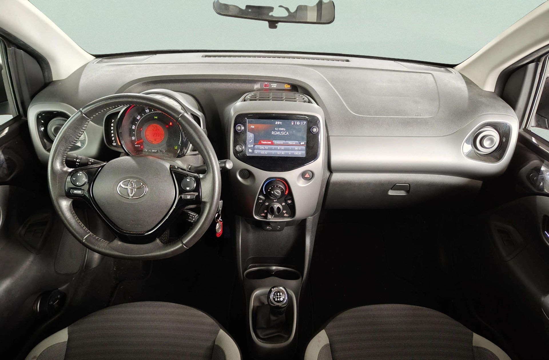 Toyota Aygo 1.0 70 x-play - foto 6