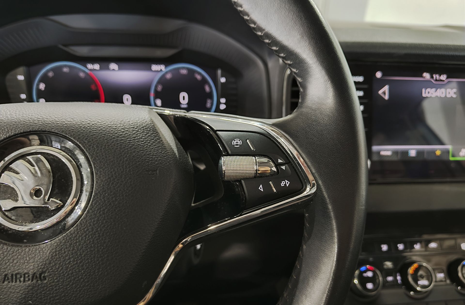 Škoda Karoq 2.0 TDI Ambition - foto 26