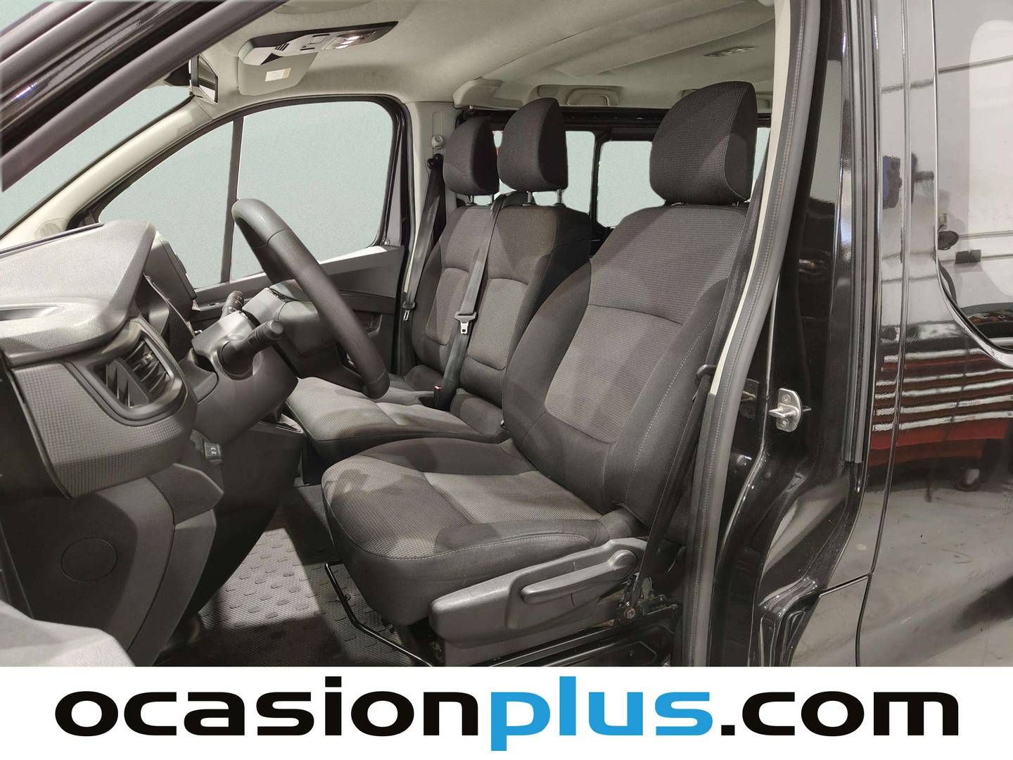 Foto asientos delanteros Nissan Primastar Nissan Primastar 2.0 dCi L2H1 Go (150 CV) 9 Plazas