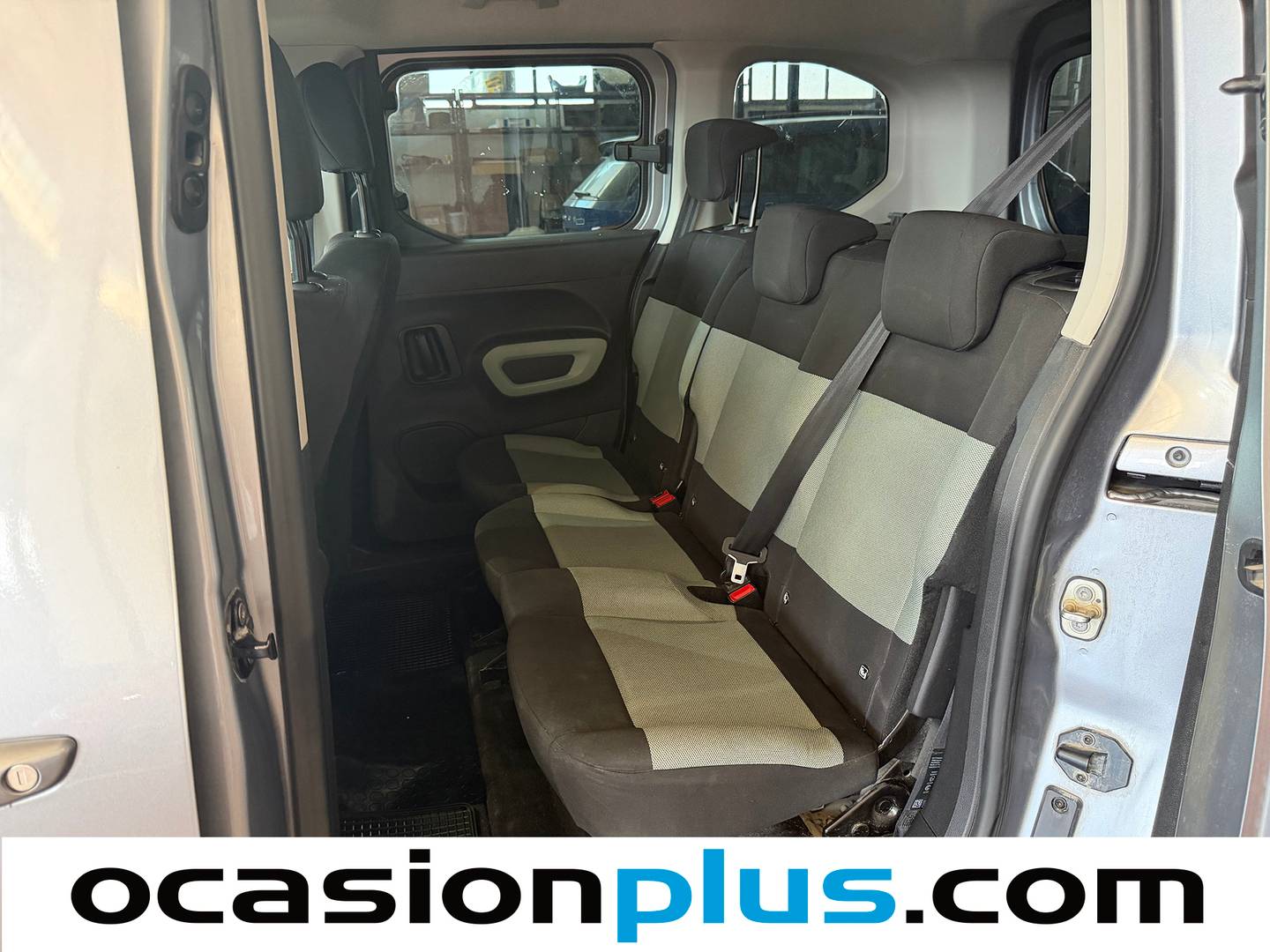 Foto asientos traseros Citroën Berlingo Citroën Berlingo Combi BlueHDi 100 S&S Talla M 100 Años (102 CV)