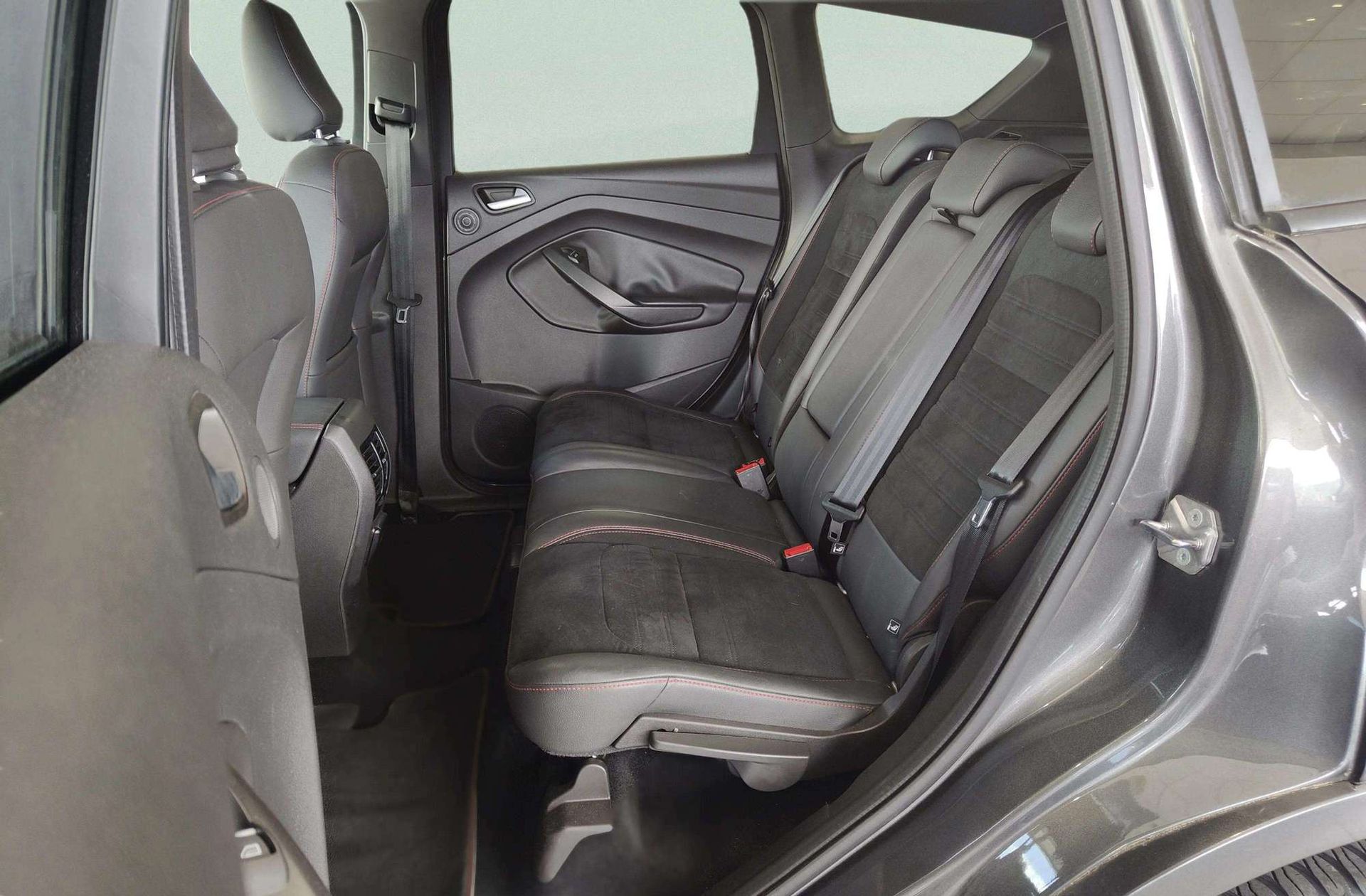 Ford Kuga 1.5 EcoBoost ST-Line Limited Edition 4x2 - foto 18
