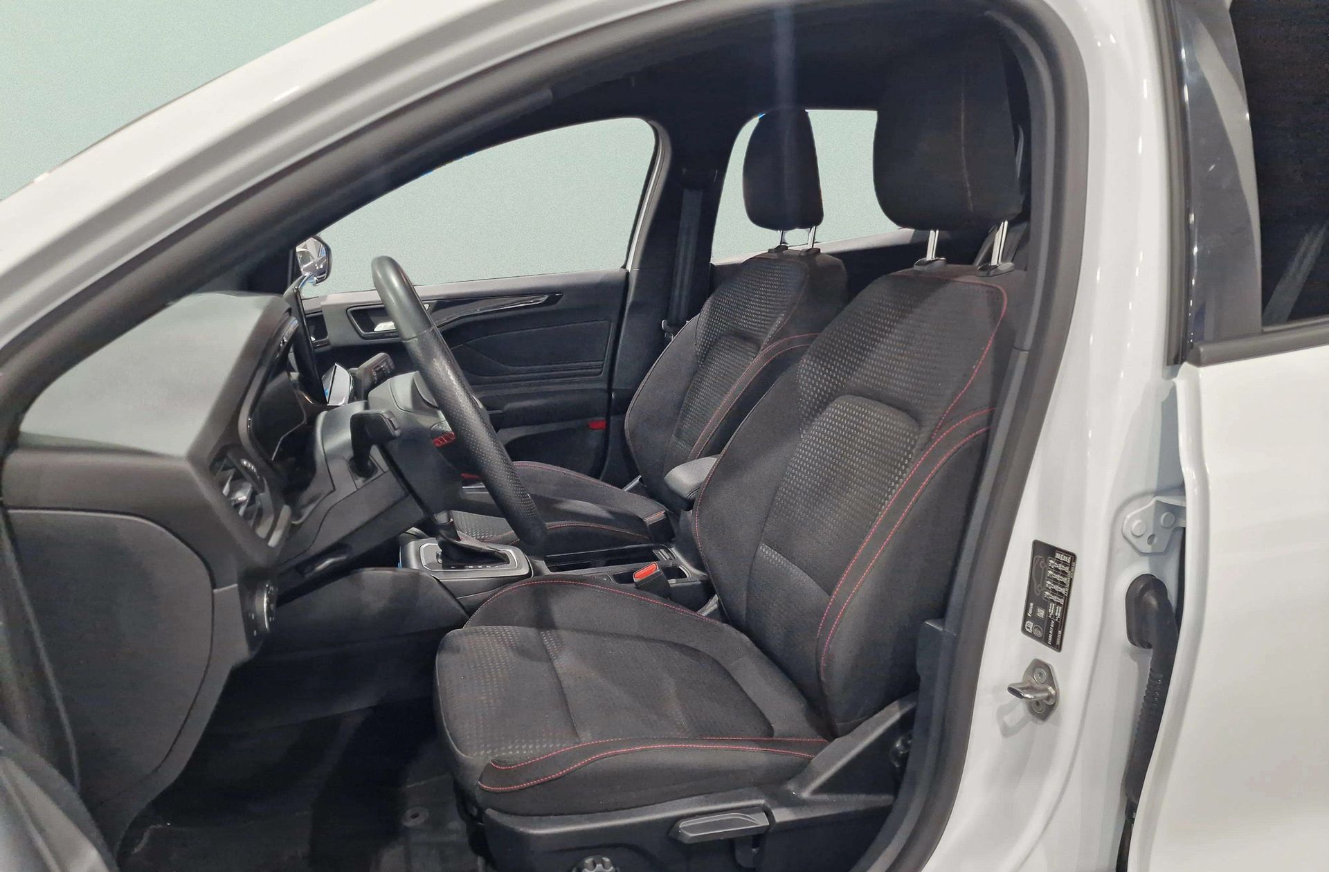 Ford Focus SportBreak 1.0 EcoBoost MHEV ST-Line - foto 14