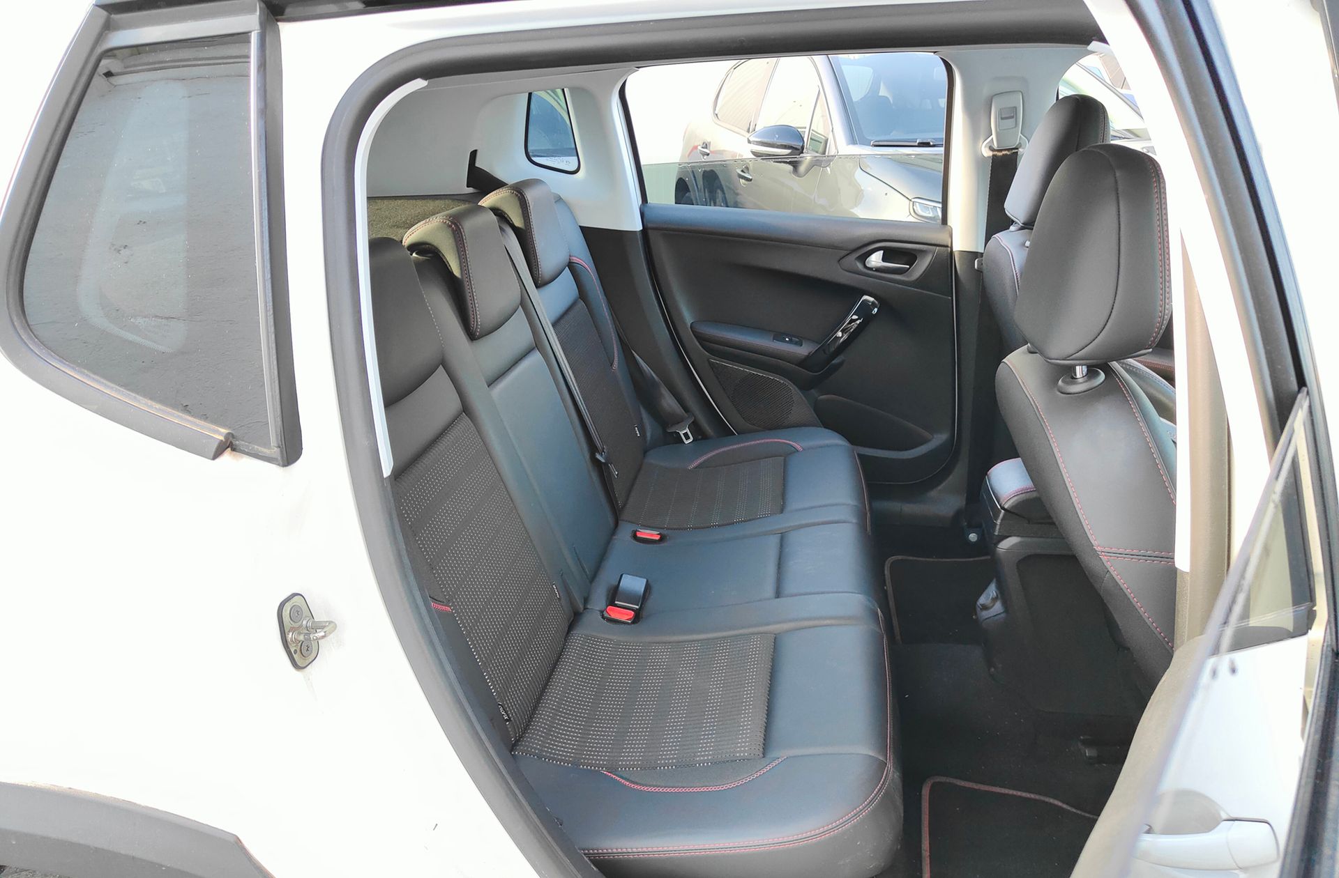 Peugeot 2008 BlueHDi 120 GT Line EAT6 - foto 16