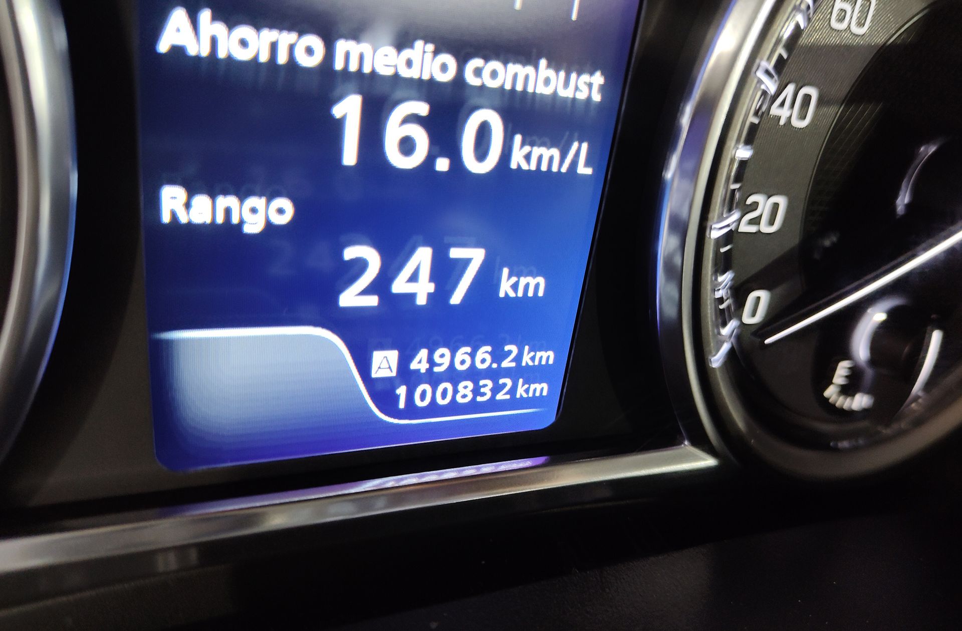Suzuki Vitara 1.0 T GLE - foto 10