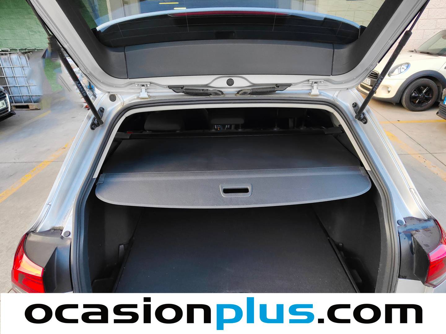 Fotos maletero Volkswagen Golf Volkswagen Golf Variant Life 1.0 eTSI (110 CV) DSG