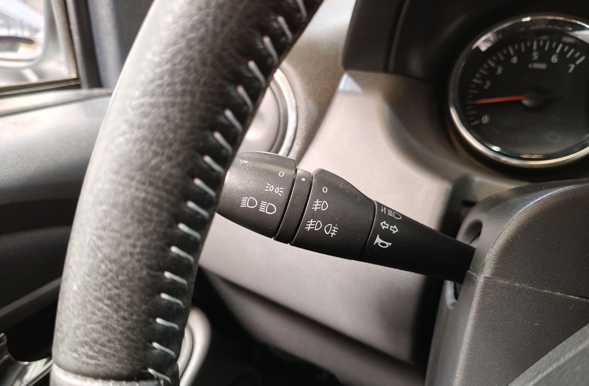 Dacia Duster Laureate dCi - foto 19