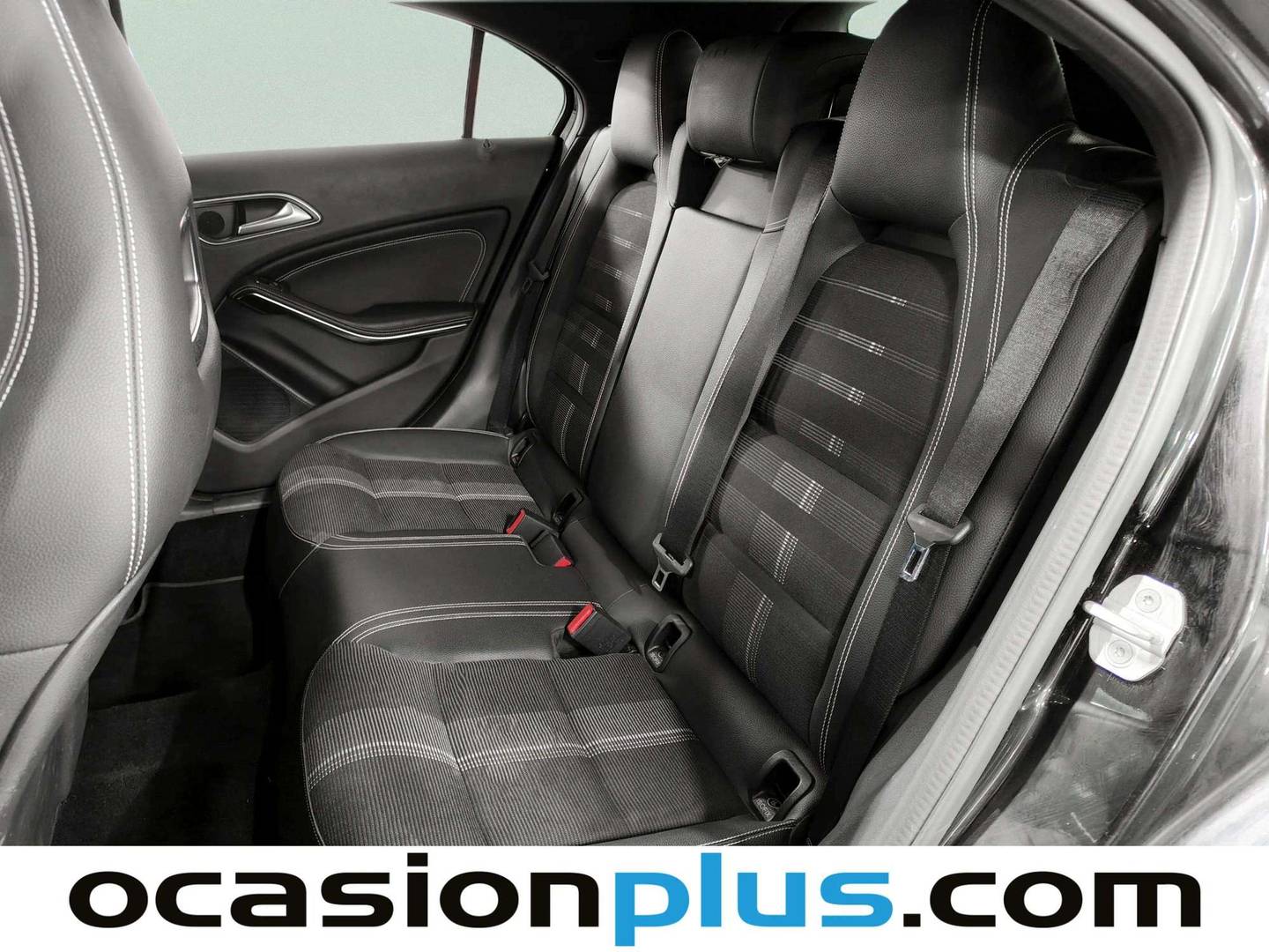 Foto asientos traseros Mercedes Clase A Mercedes-Benz Clase A 200 d (136 CV)