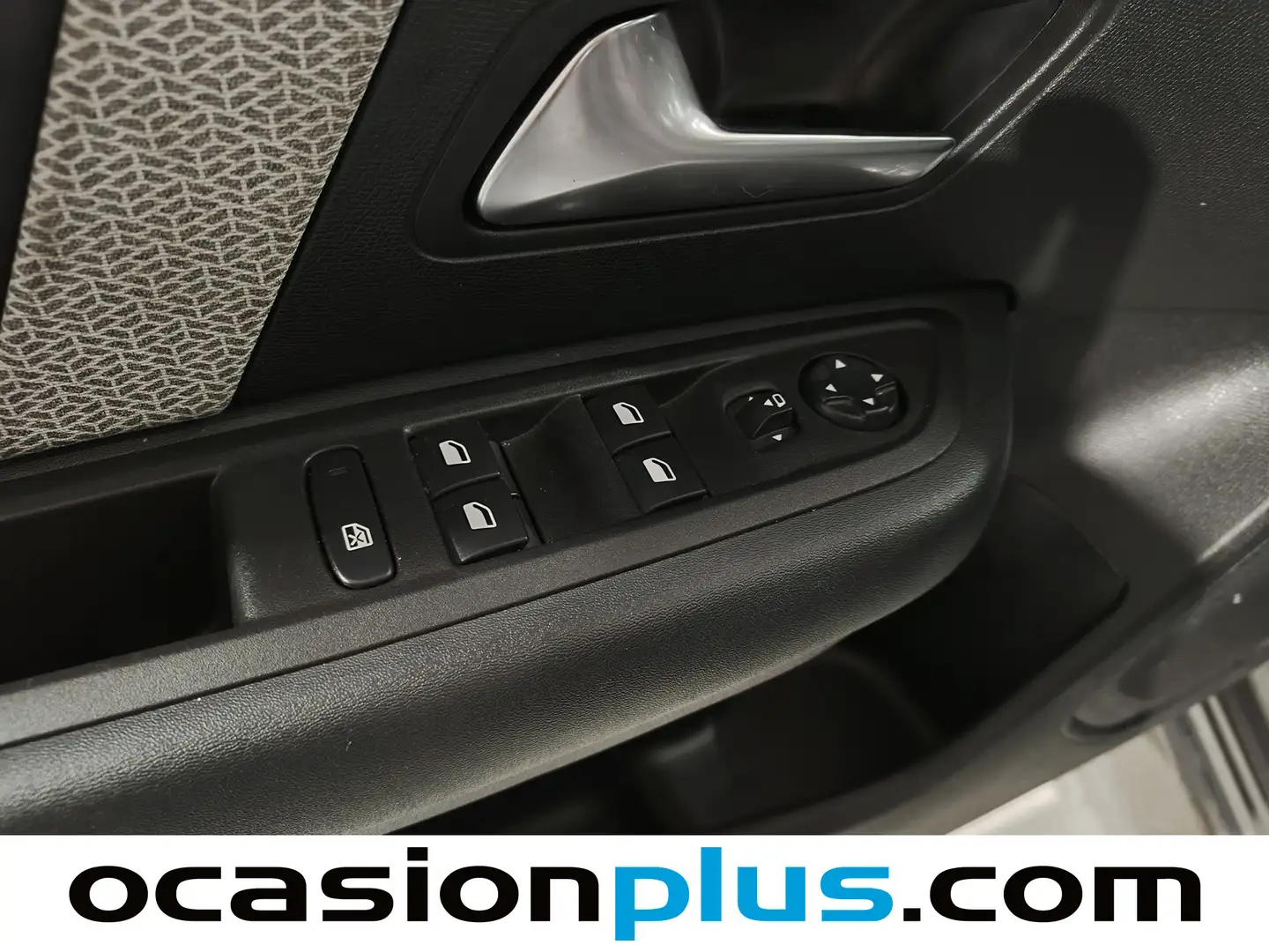 Foto Citroën C4 X Citroen C4 X PureTech 130 S&S Plus EAT8 (131 CV)