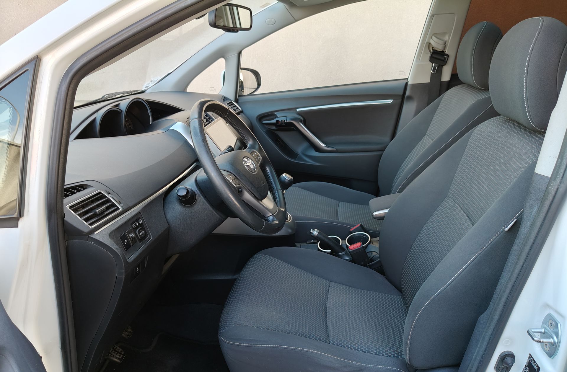 Toyota Verso 115D Advance - foto 11