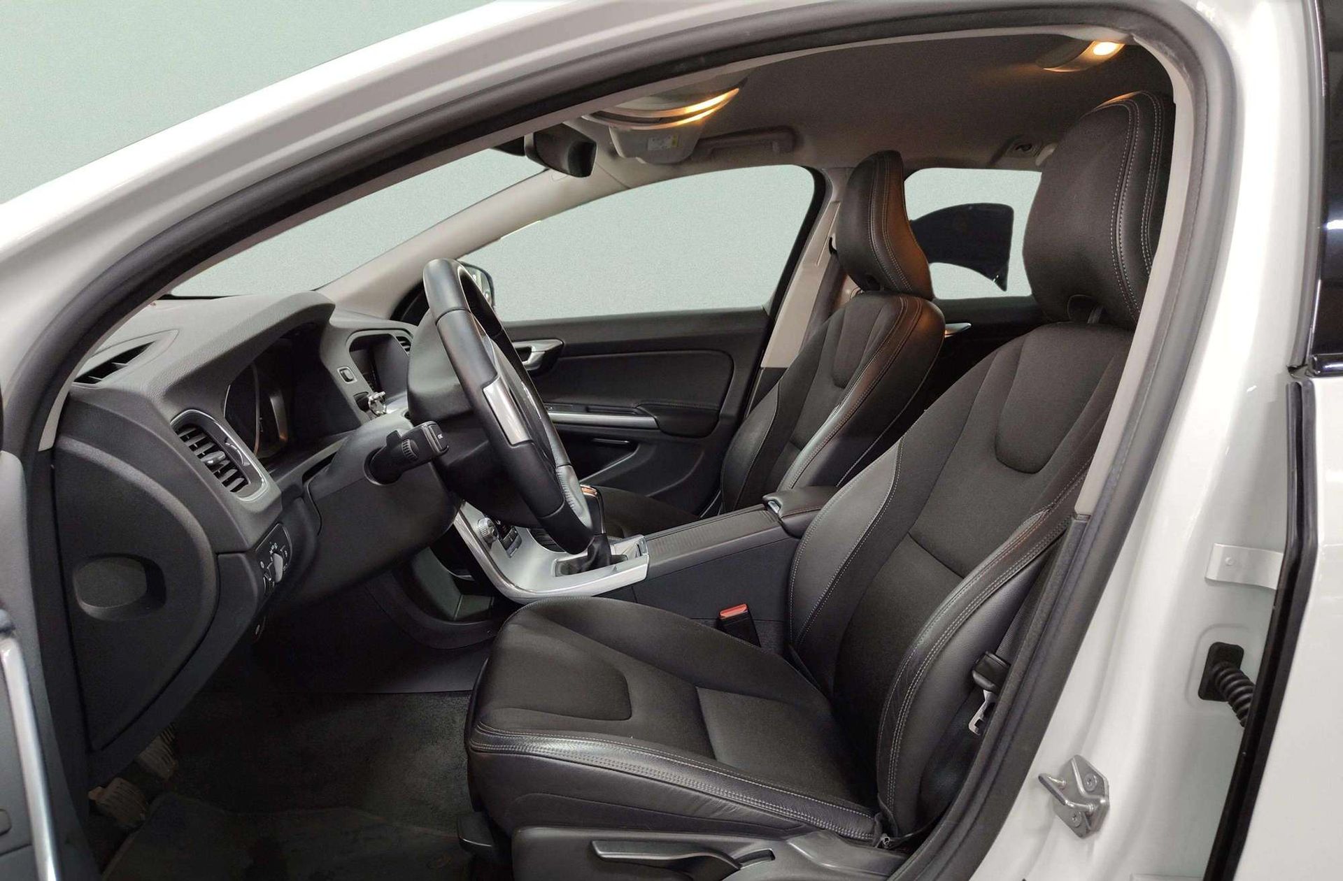 Volvo V60 D3 Kinetic - foto 13