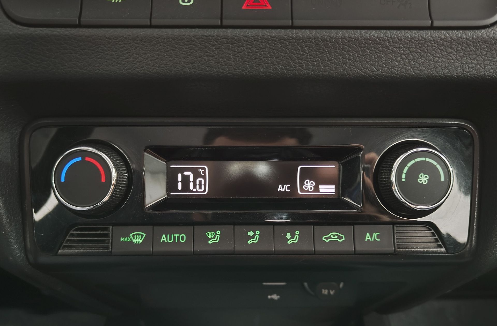 Škoda Fabia 1.0 MPI Like - foto 30