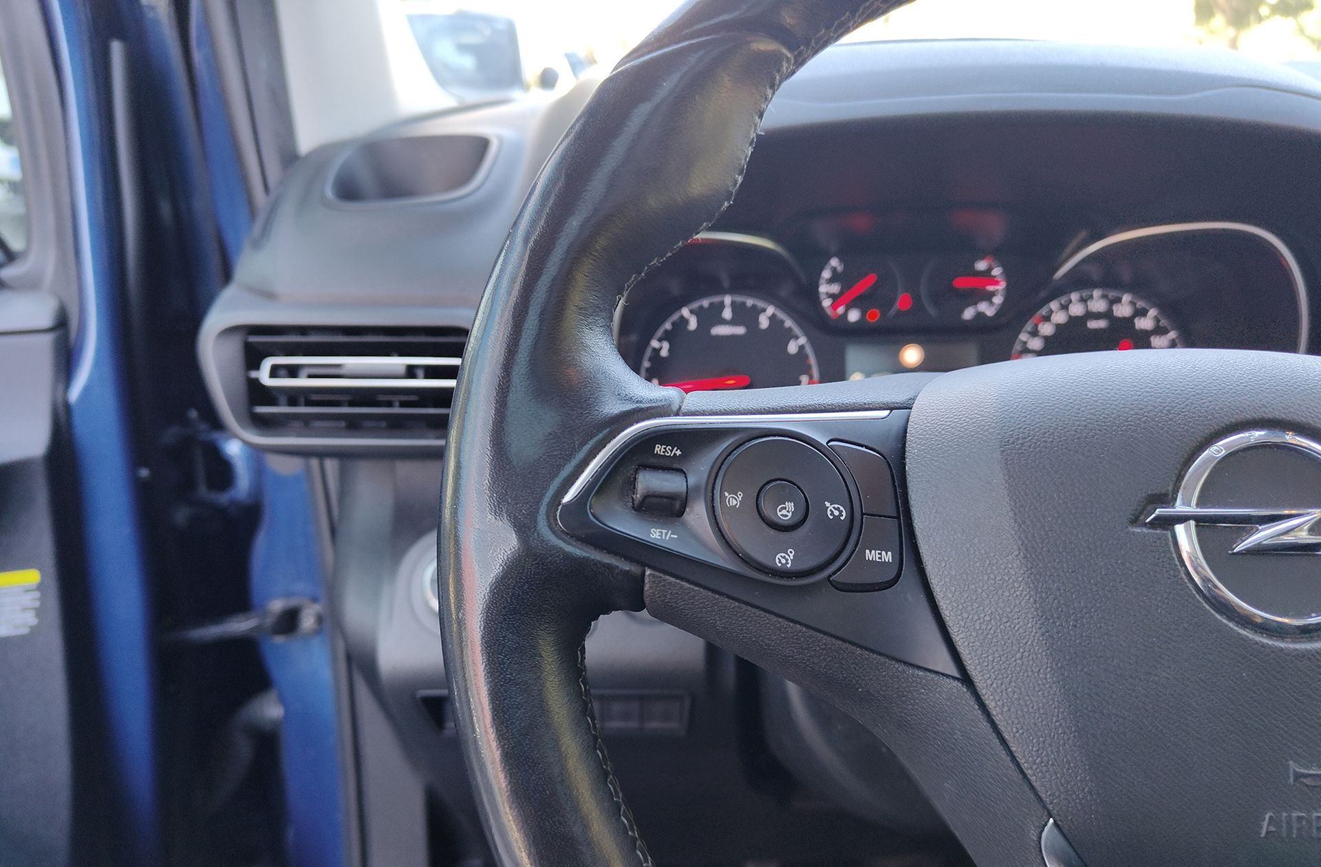 Opel Combo 1.2 Turbo Selective XL - foto 25