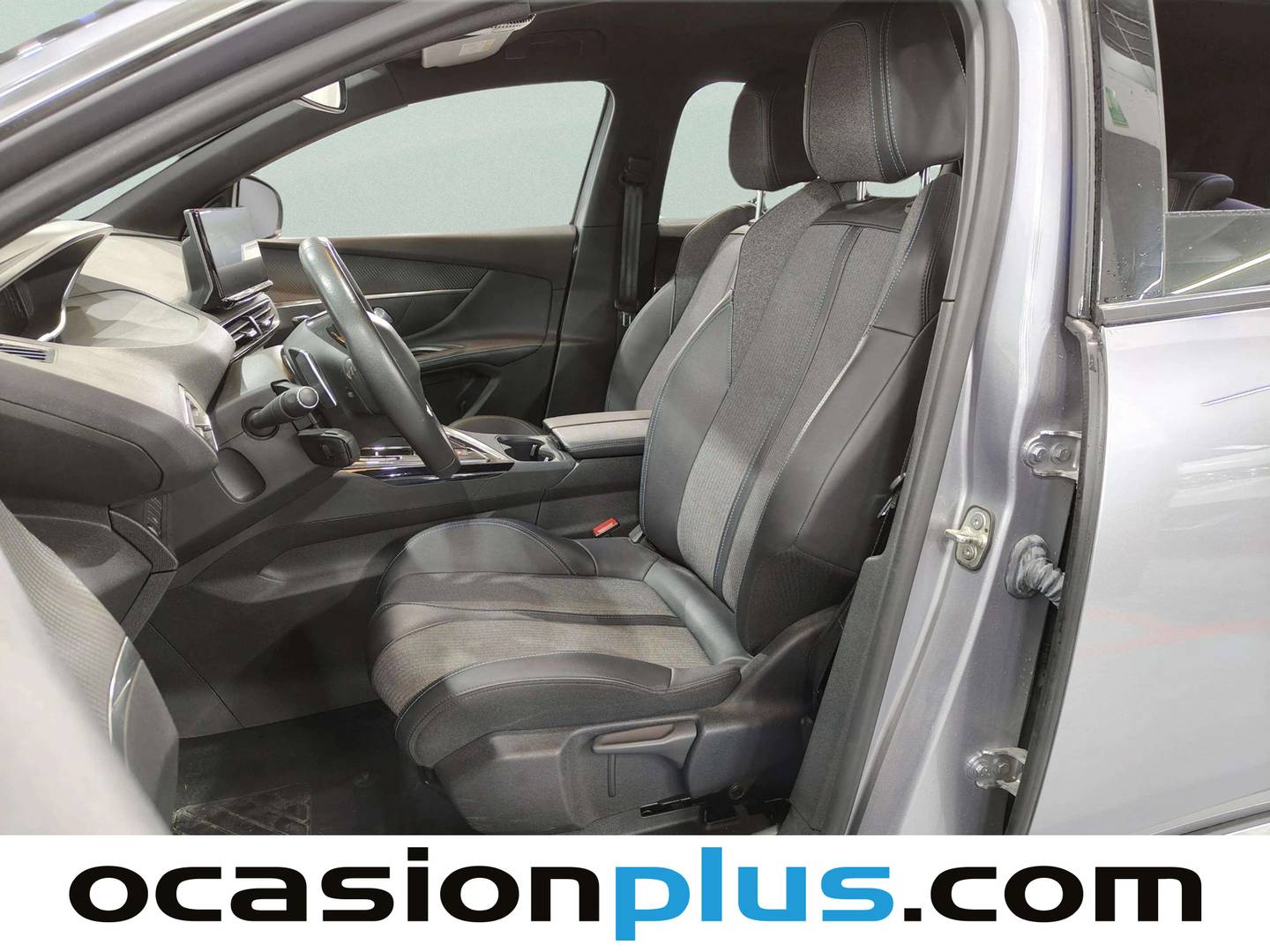 Foto asientos delanteros Peugeot 5008 Hybrid Peugeot 5008 Hybrid 1.2 Allure Pack eDCS6 (136 CV) 7 Plazas