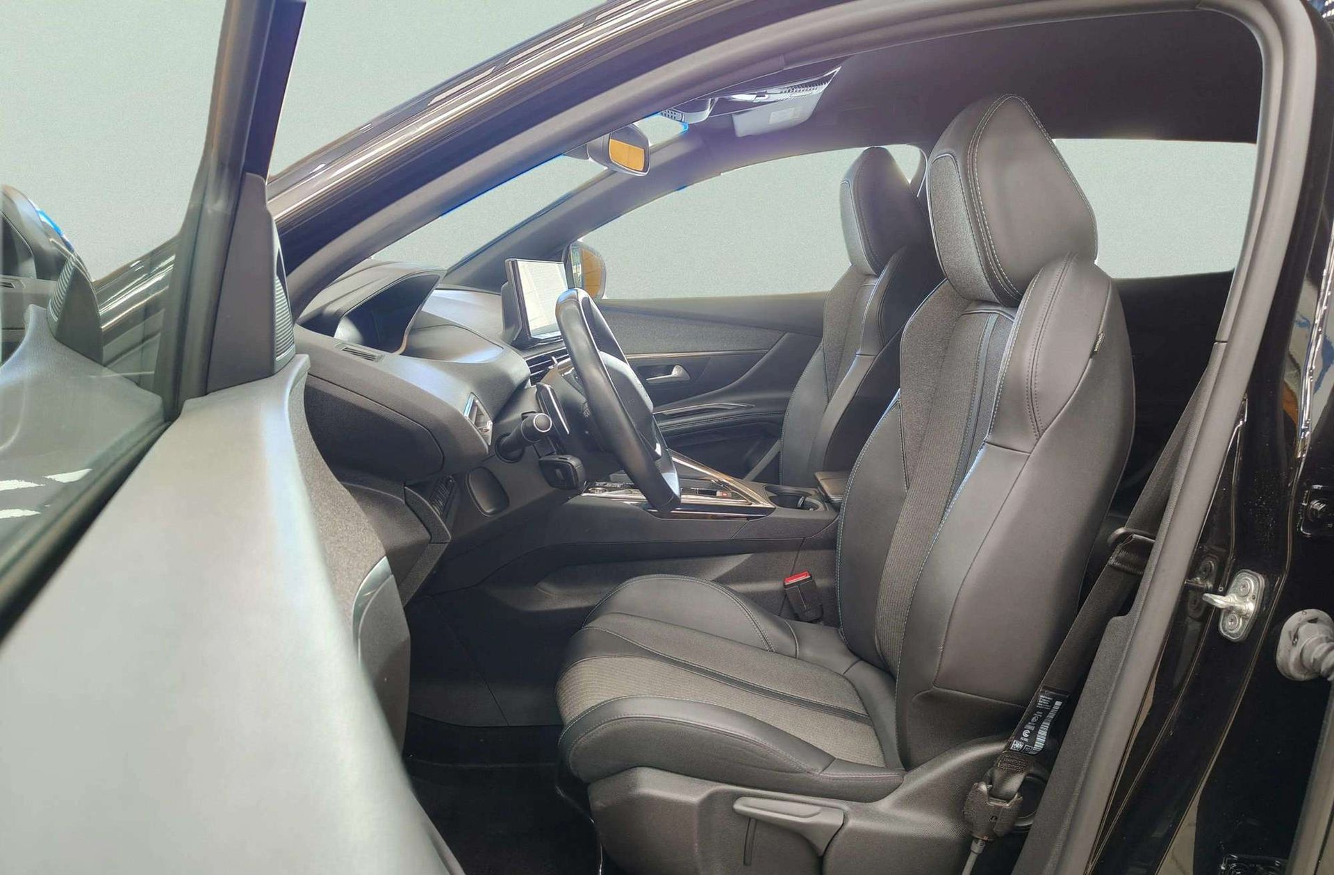 Peugeot 3008 PureTech 130 Allure Pack EAT8 - foto 11