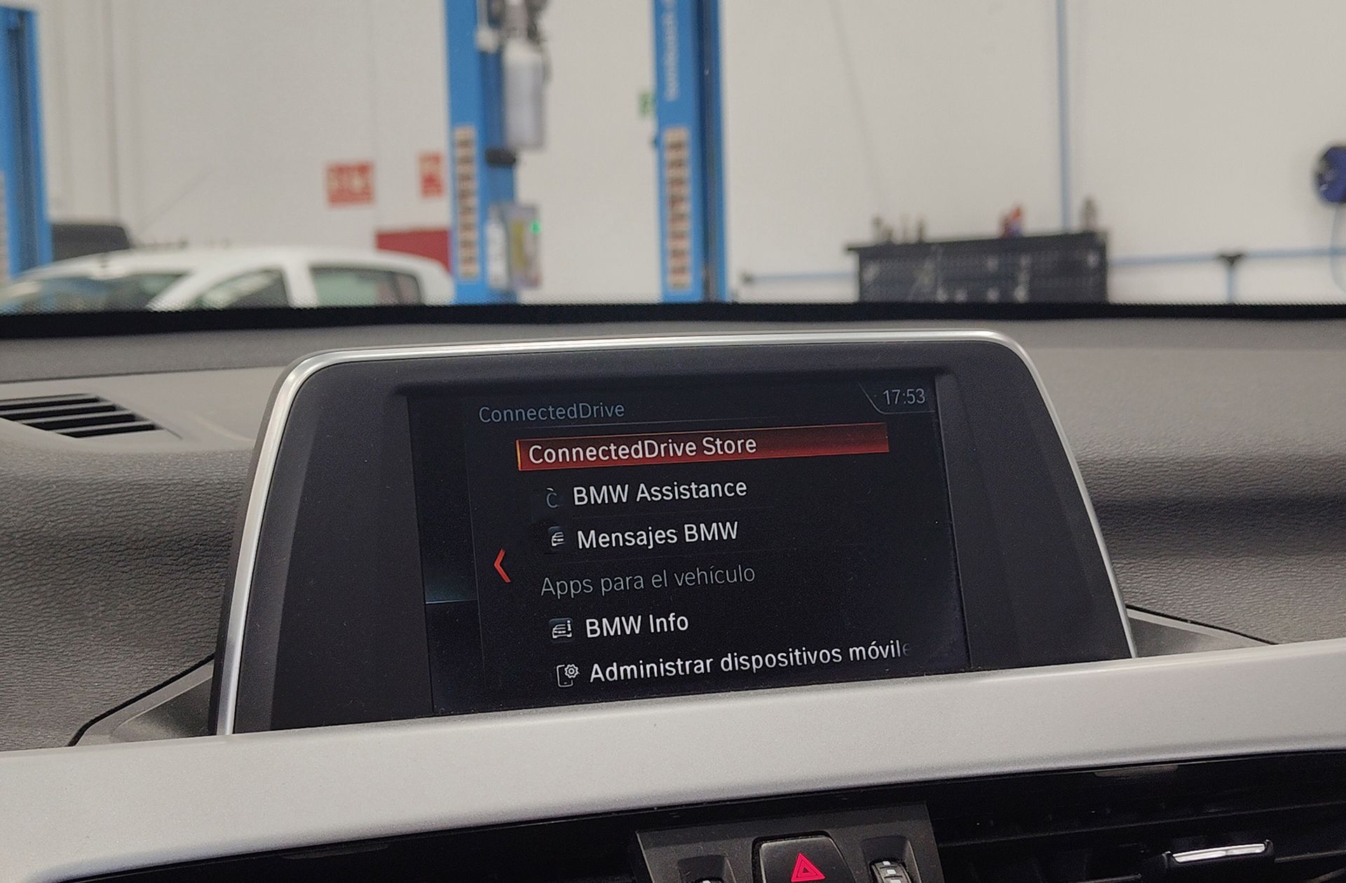 BMW X1 sDrive16d - foto 34