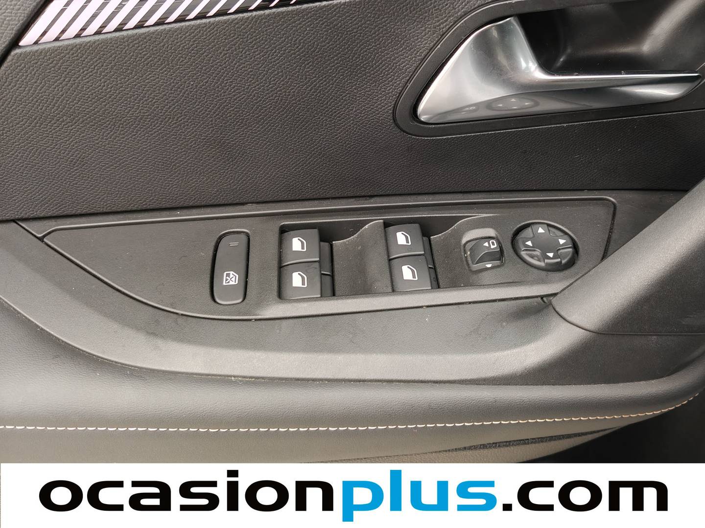 Foto Peugeot 2008 Peugeot 2008 Allure Hybrid eDCS6 (145 CV)