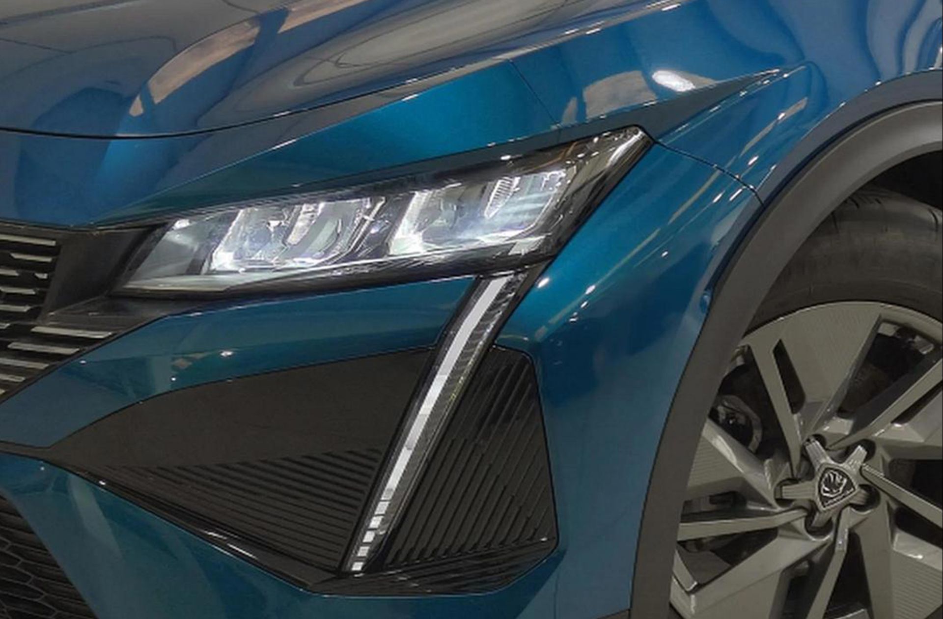 Peugeot 408 Allure Hybrid 145 eDCS6 - foto 13