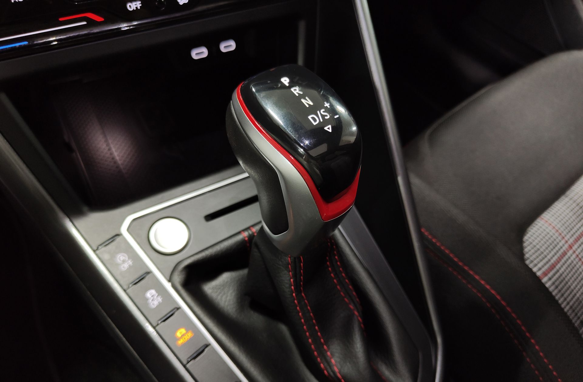 Volkswagen Polo GTI 2.0 TSI DSG - foto 6