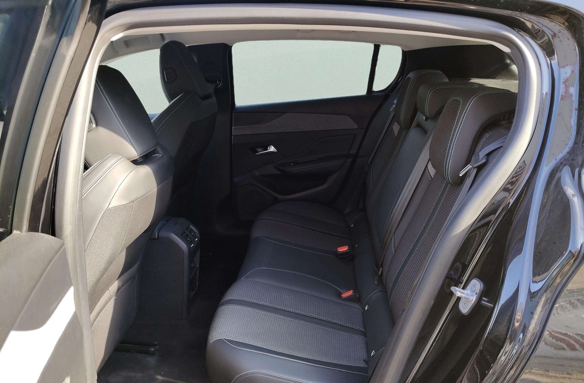 Peugeot 308 BlueHDi 130 Allure EAT8 - foto 13