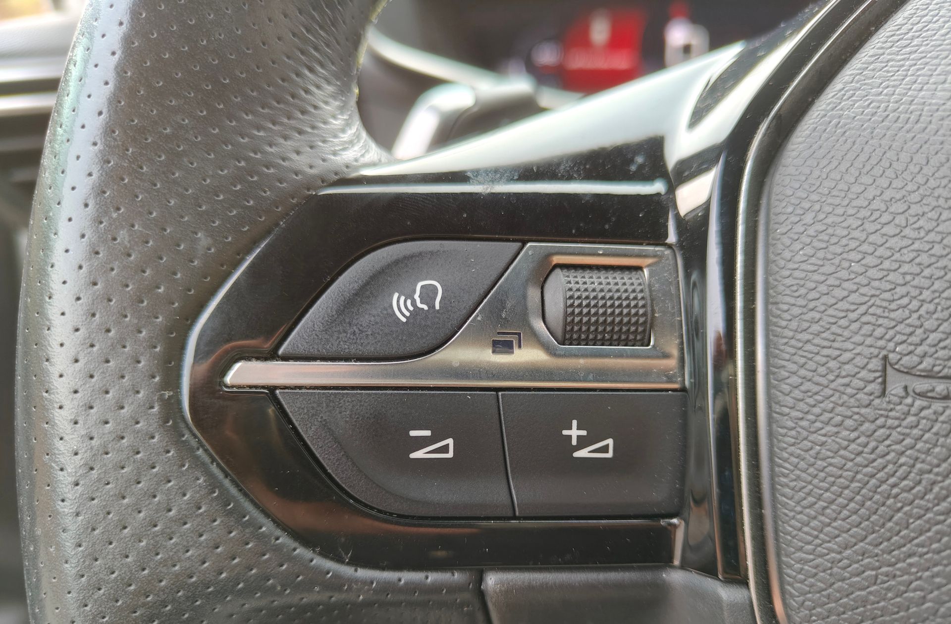 Peugeot 2008 PureTech 130 GT Line EAT8 - foto 33