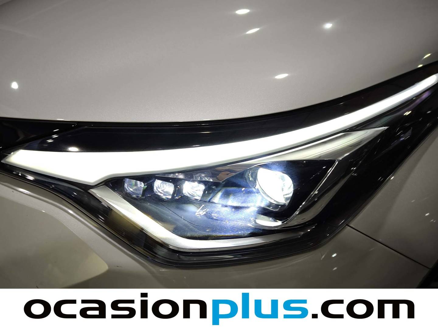 Acabados Toyota C-HR Toyota C-HR 180H Advance (184 CV)