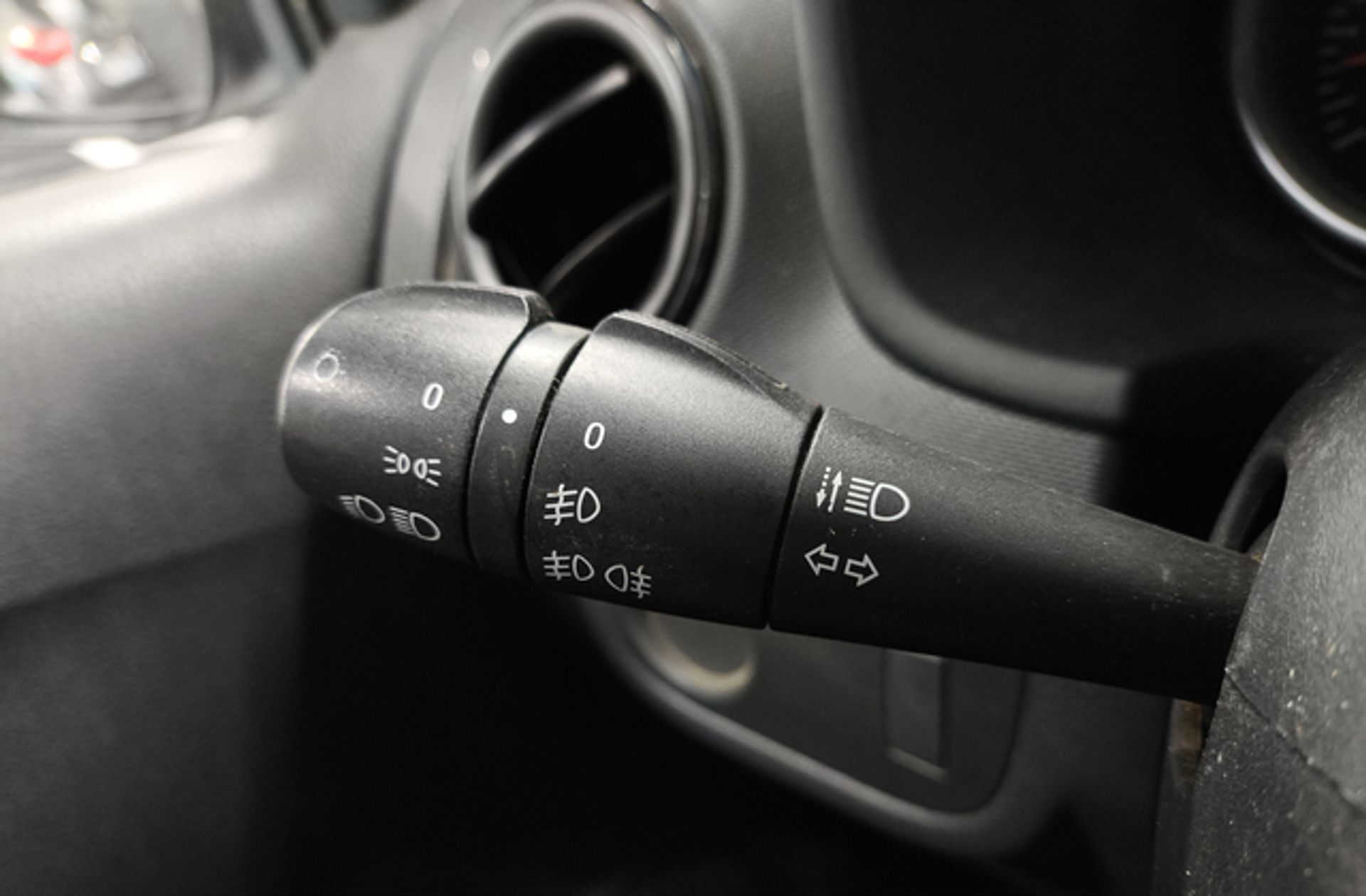Dacia Logan Essential 1.0 - foto 19