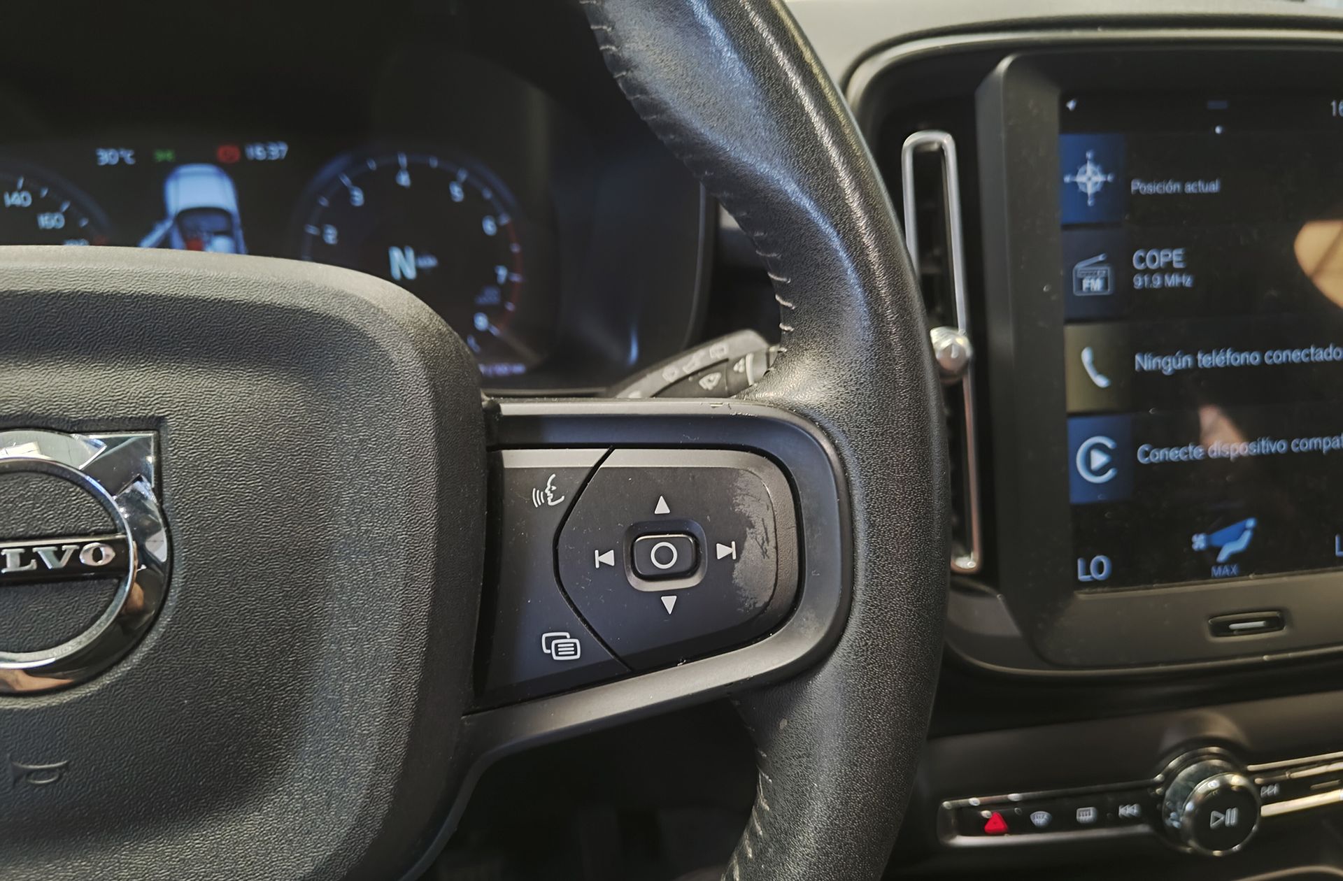 Volvo XC40 T2 Momentum Core - foto 26