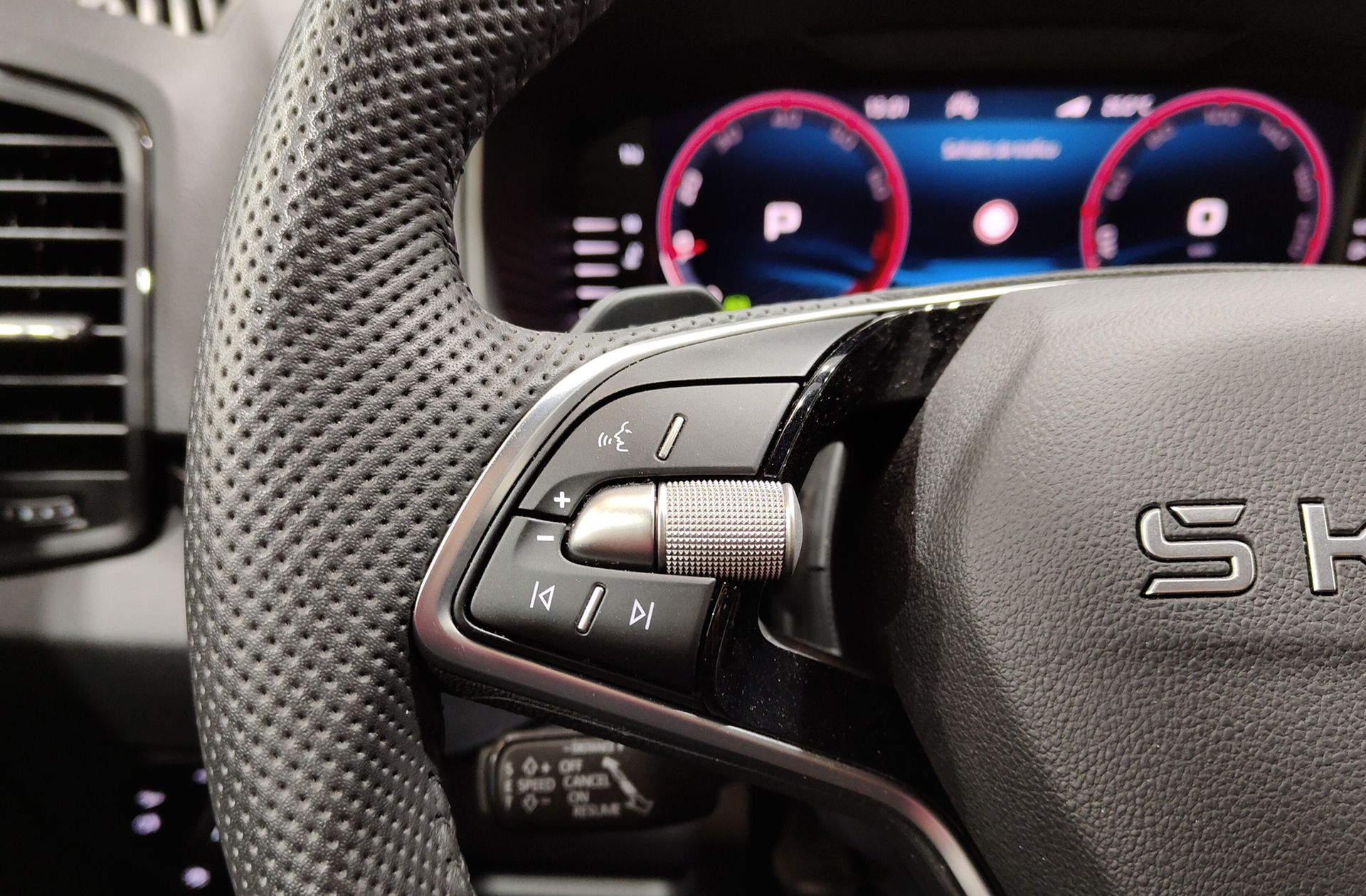 Škoda Karoq 1.5 TSI ACT Sportline DSG - foto 27