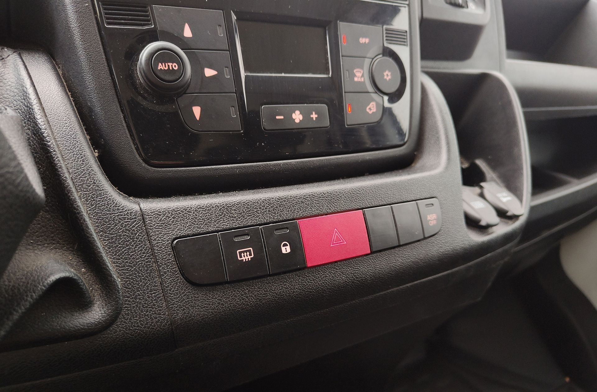 Peugeot Boxer BlueHDi 140 335 L3H2 - foto 9
