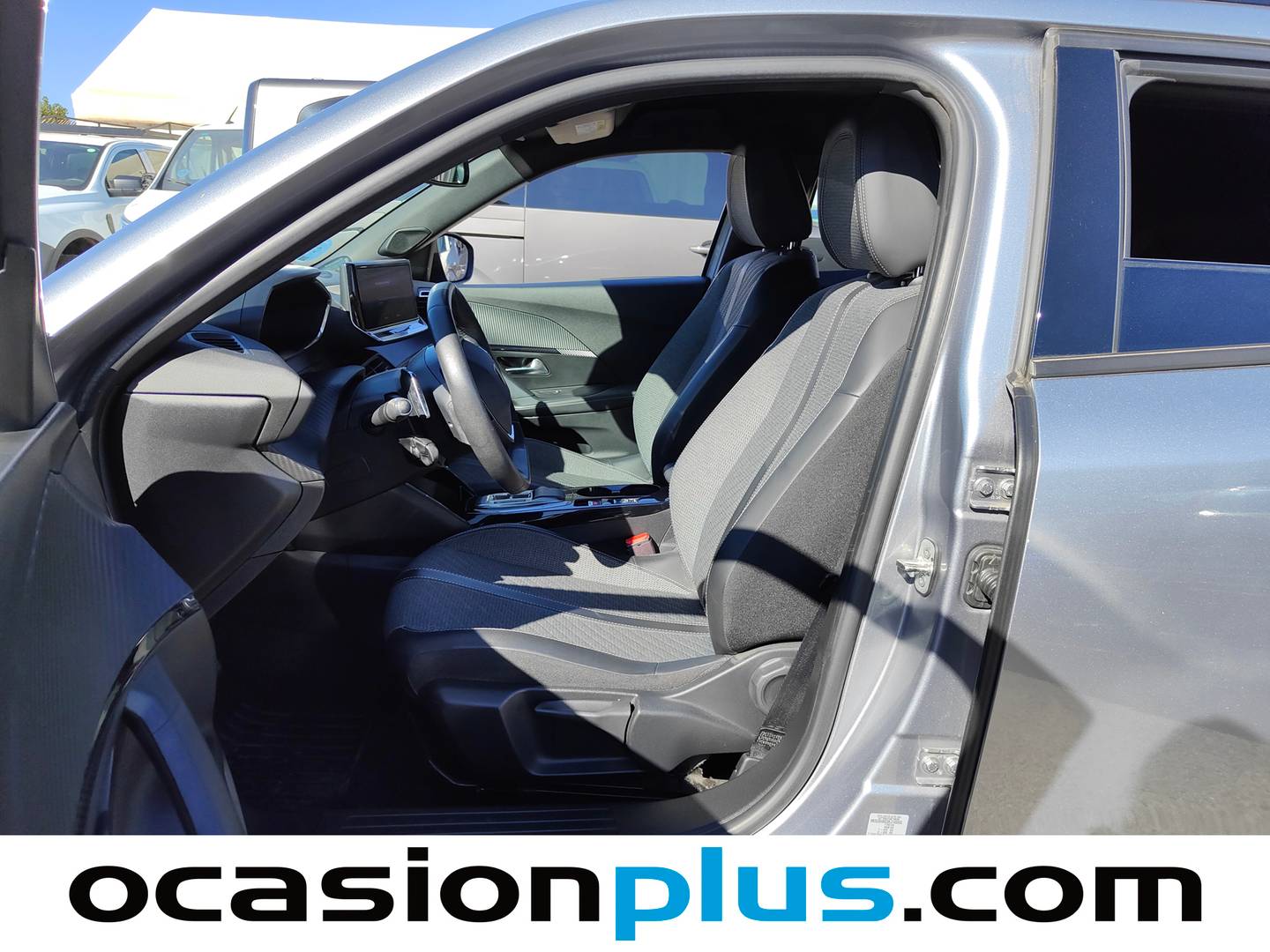 Foto asientos delanteros Peugeot 2008 Peugeot 2008 PureTech 130 S&S Allure EAT8 (130 CV)