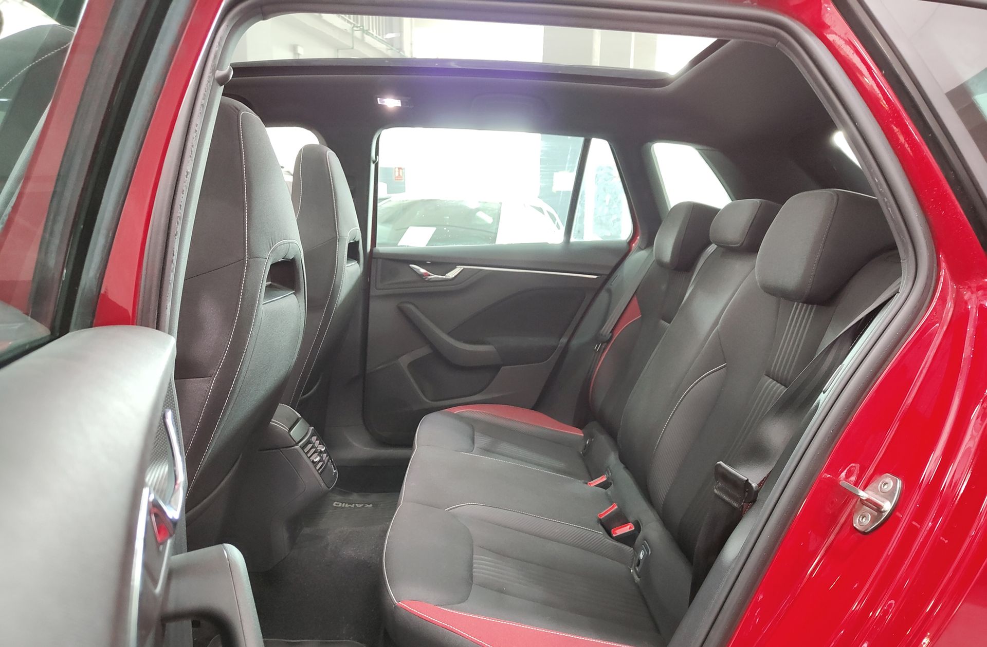 Škoda Kamiq 1.0 TSI Montecarlo DSG - foto 14