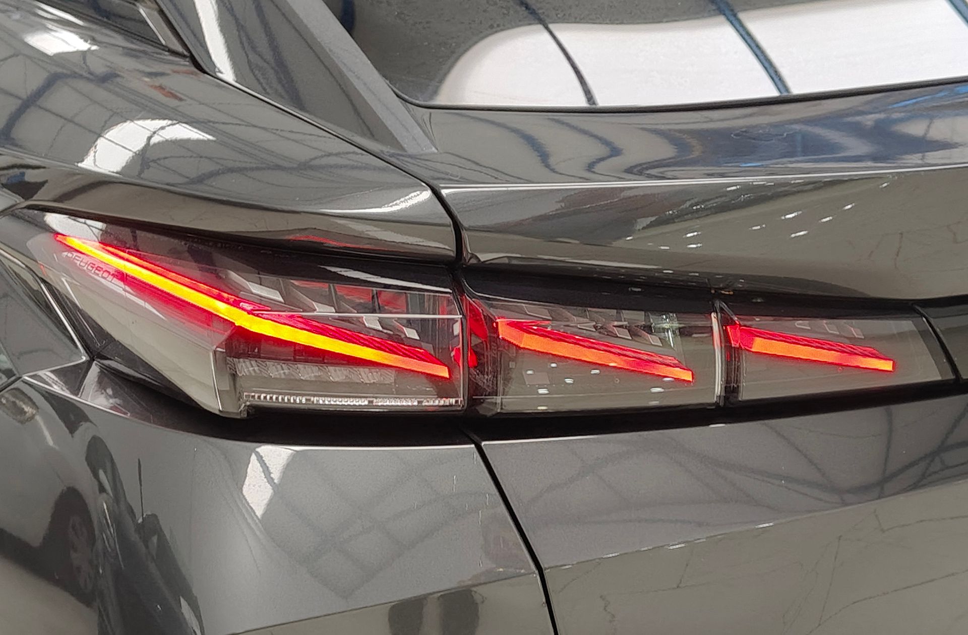 Peugeot 408 PHEV 225 GT e-EAT8 - foto 20
