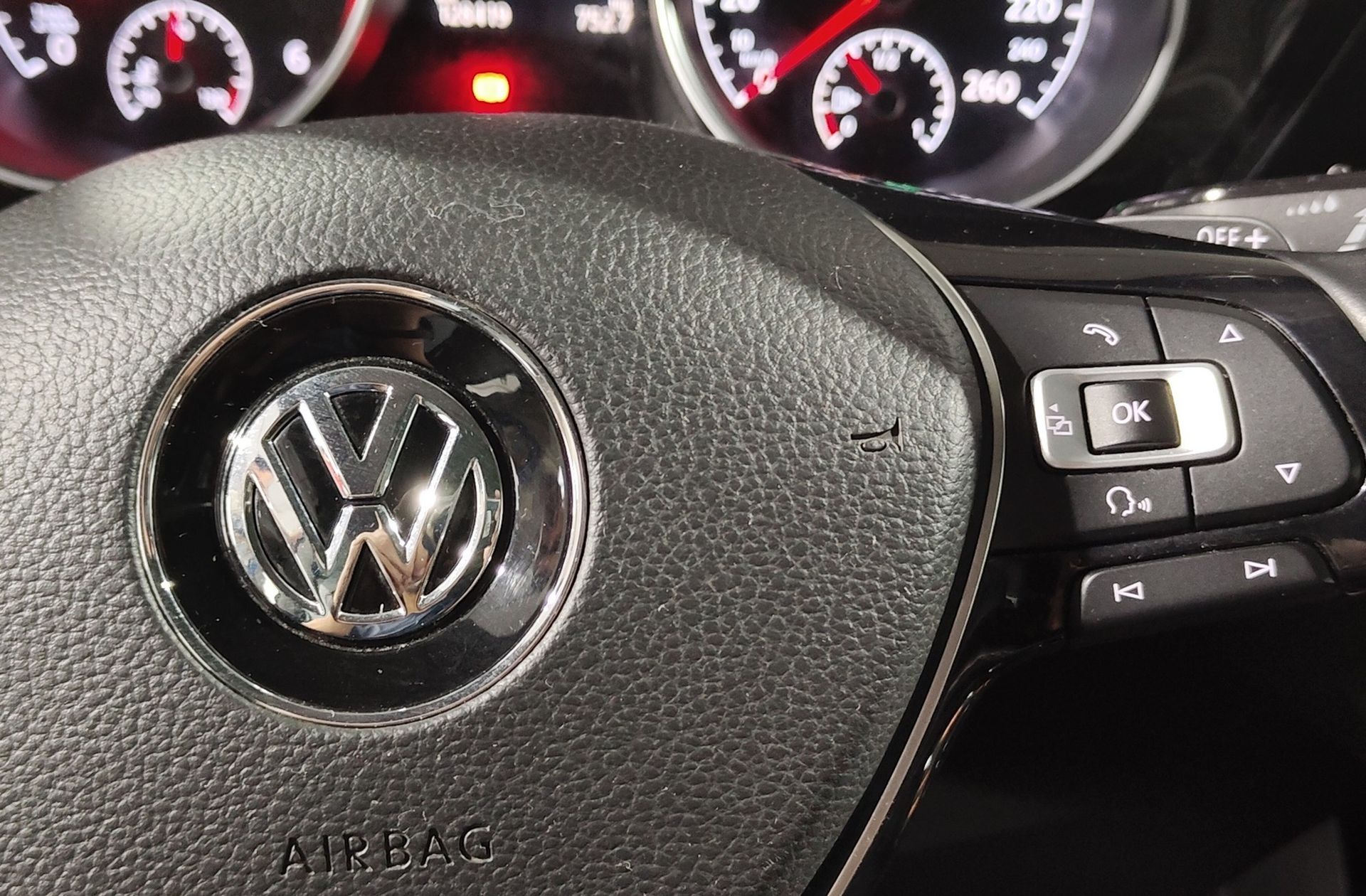 Volkswagen Touran Sport 2.0 TDI BMT DSG - foto 34