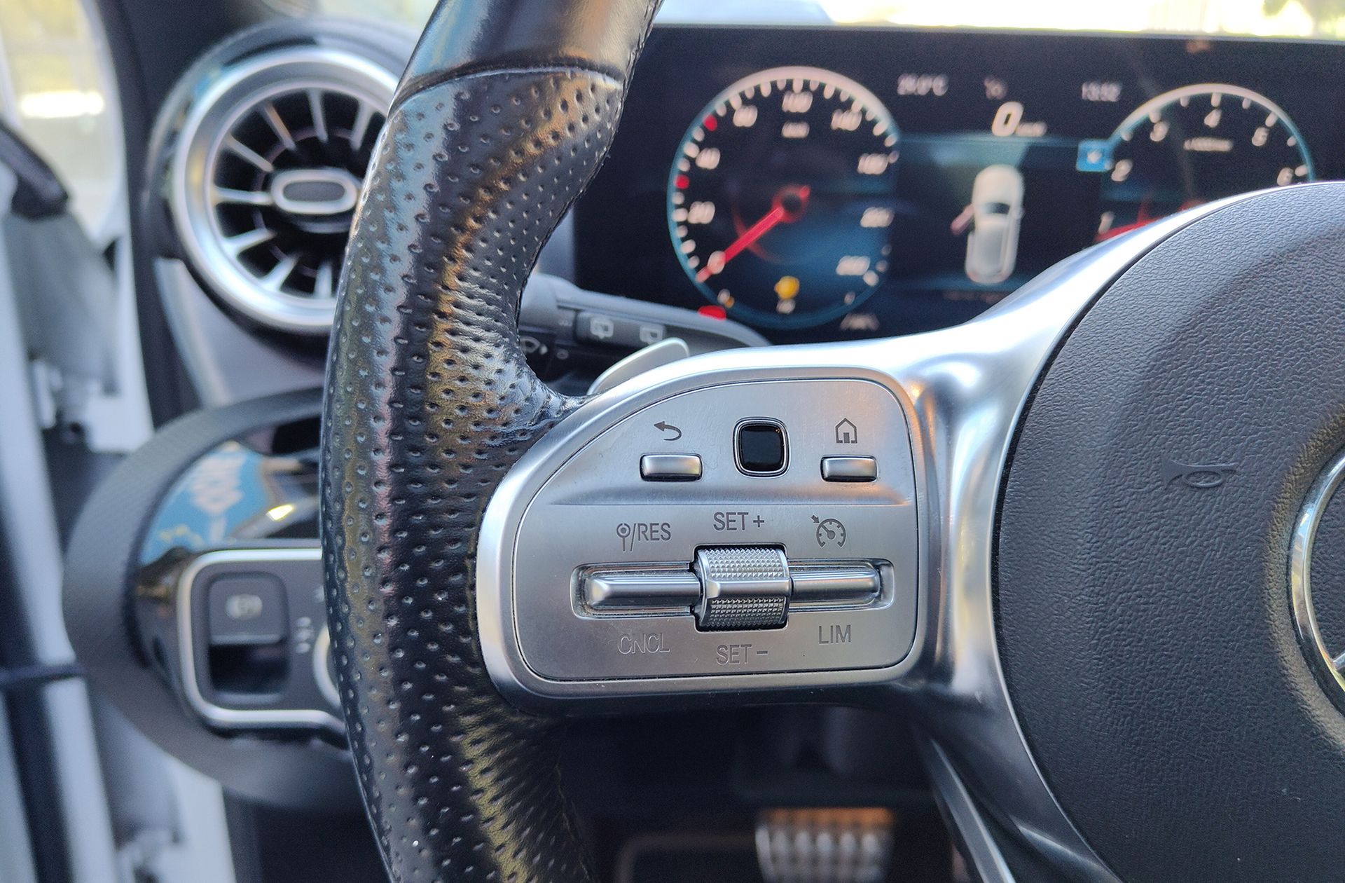 Mercedes-Benz Clase A 180 Pack AMG - foto 30