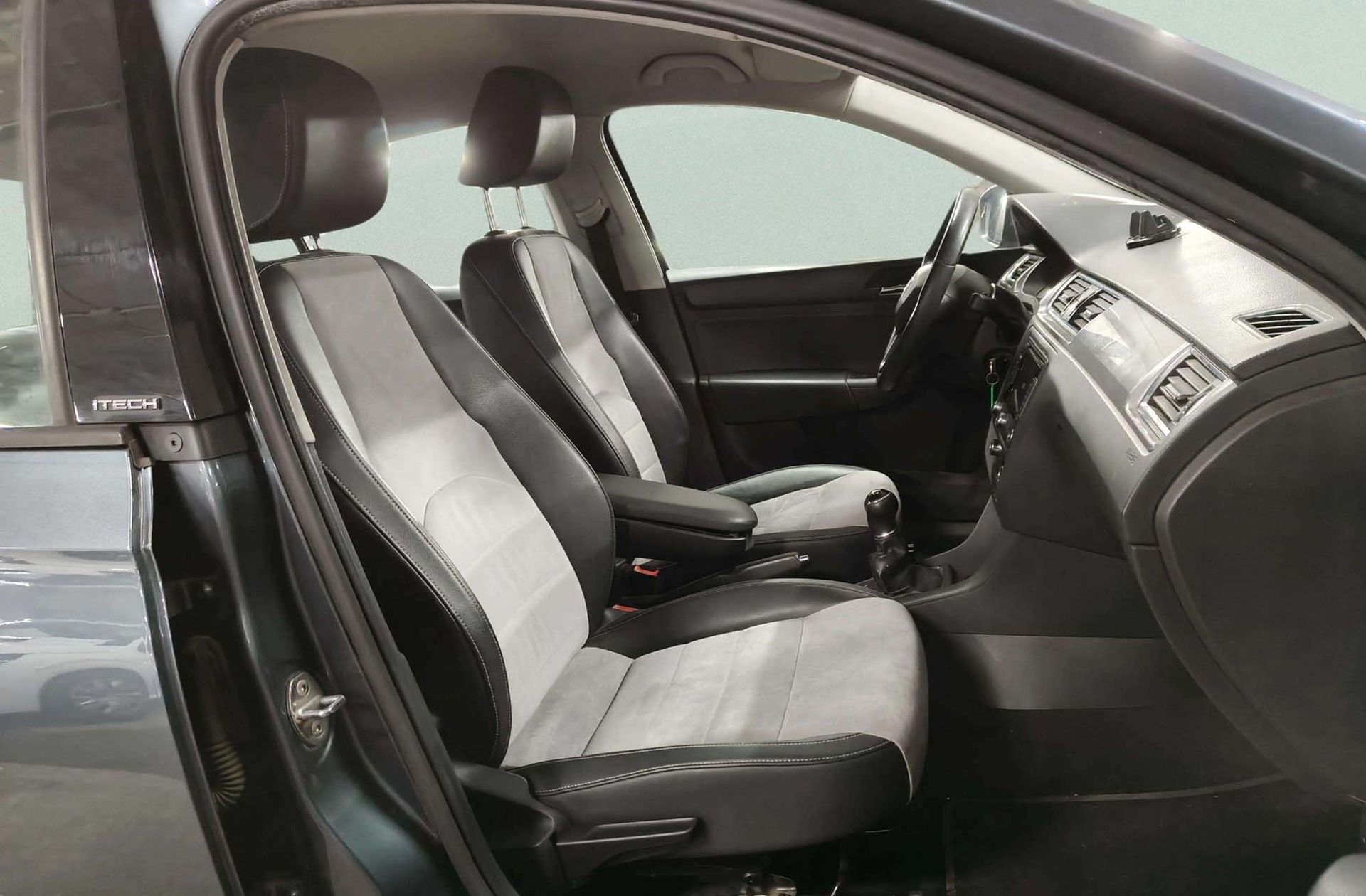 SEAT Toledo 1.6 TDI I-Tech - foto 15