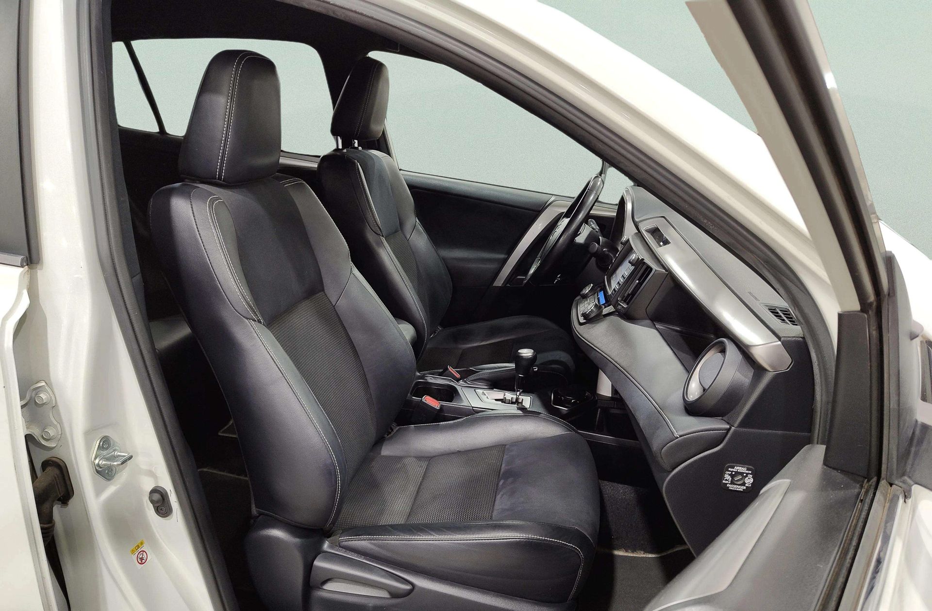 Toyota RAV4 2.5l hybrid Feel! 2WD - foto 19