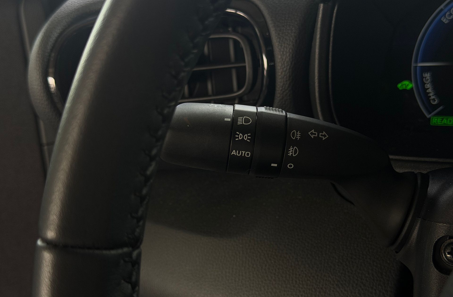 Toyota Yaris Cross 130H Premiere Edition AWD - foto 25