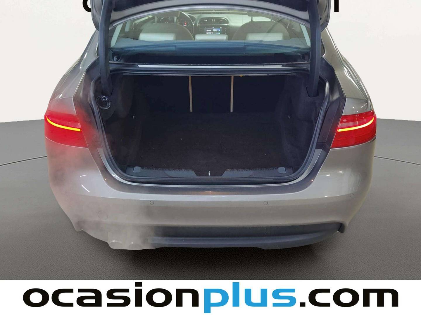 Foto Jaguar XE Jaguar XE 2.0 Diesel Pure RWD Auto  (180 CV)