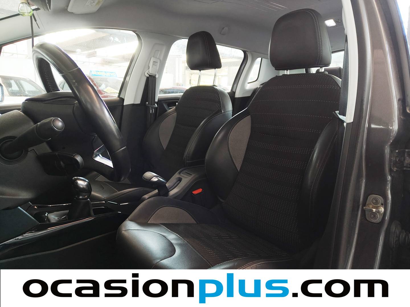 Foto asientos delanteros Peugeot 2008 Peugeot 2008 BlueHDi 100 S&S Allure (100 CV)