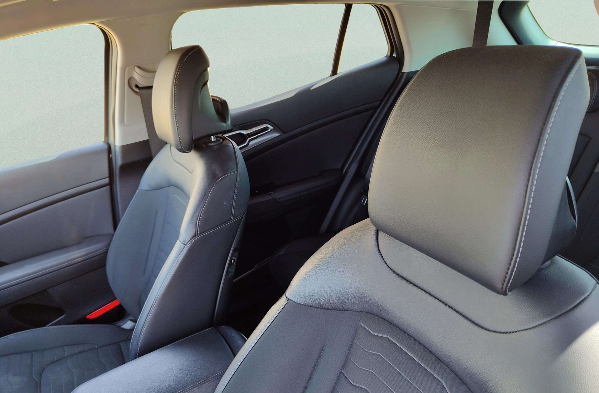 Kia Sportage 1.6 T-GDi PHEV Tech 4x4 - foto 7