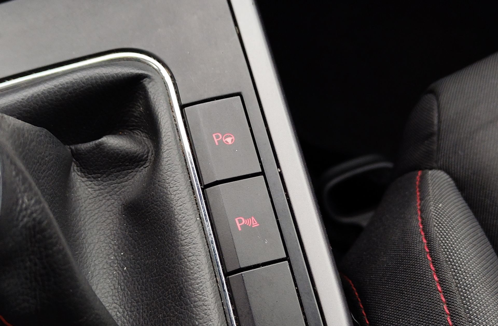 SEAT Arona 1.6 TDI Ecomotive FR - foto 14
