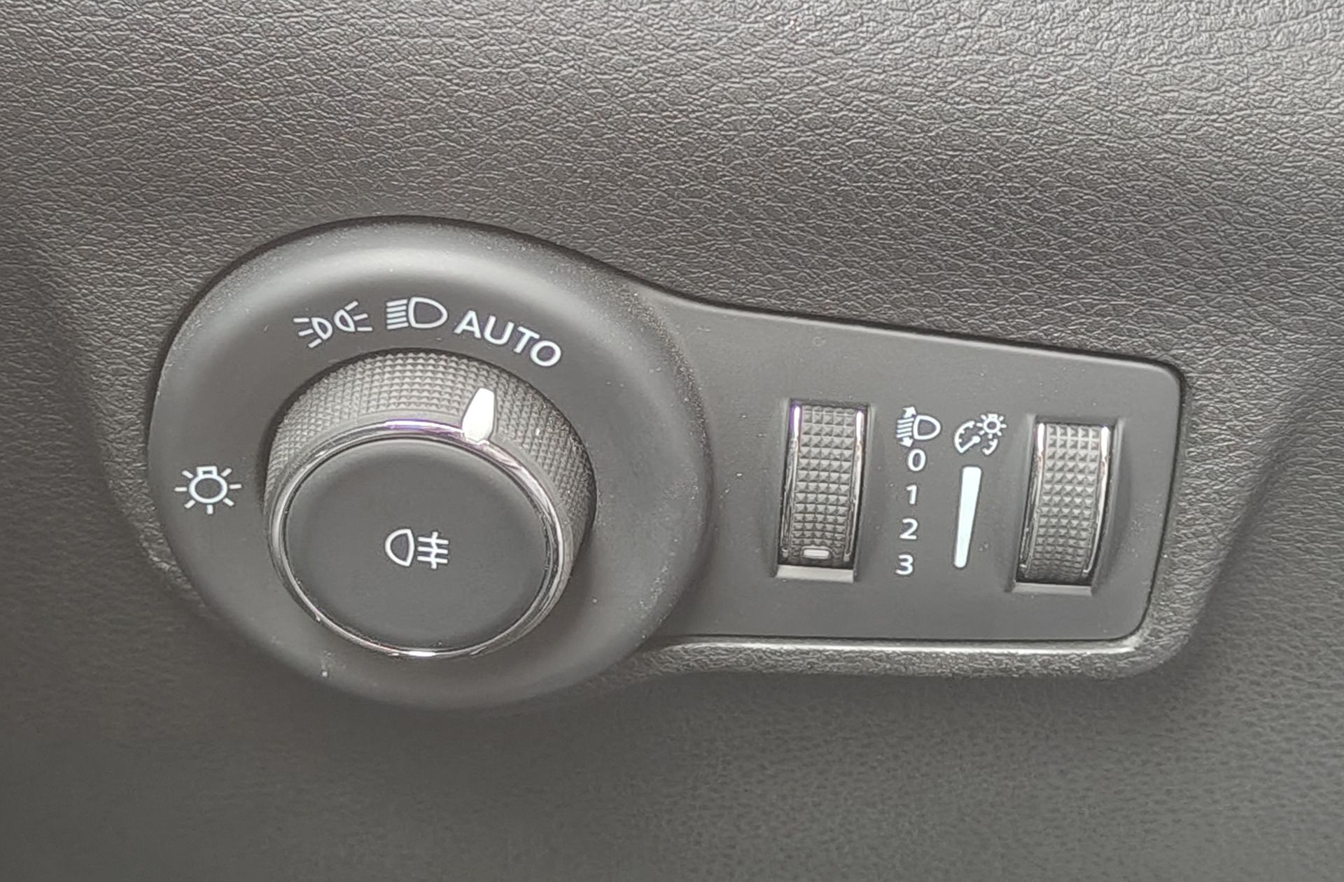 Jeep Compass 1.3 Gse Night Eagle FWD - foto 23