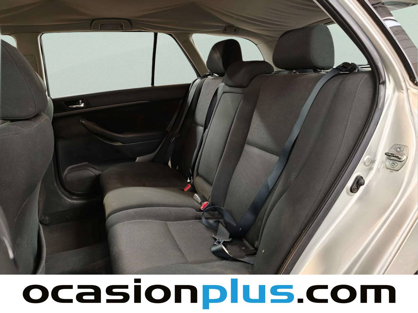 Foto asientos traseros Toyota Avensis Toyota Avensis 2.0 D-4D Wagon Sol (116 CV)