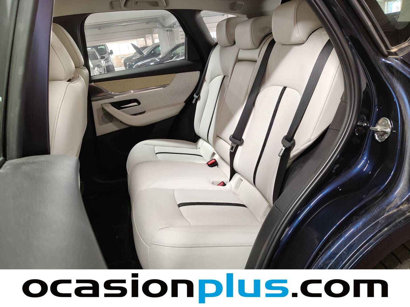 Foto asientos traseros Mazda CX-60 Mazda CX-60 2.5 e-Skyactiv PHEV Takumi (327 CV)