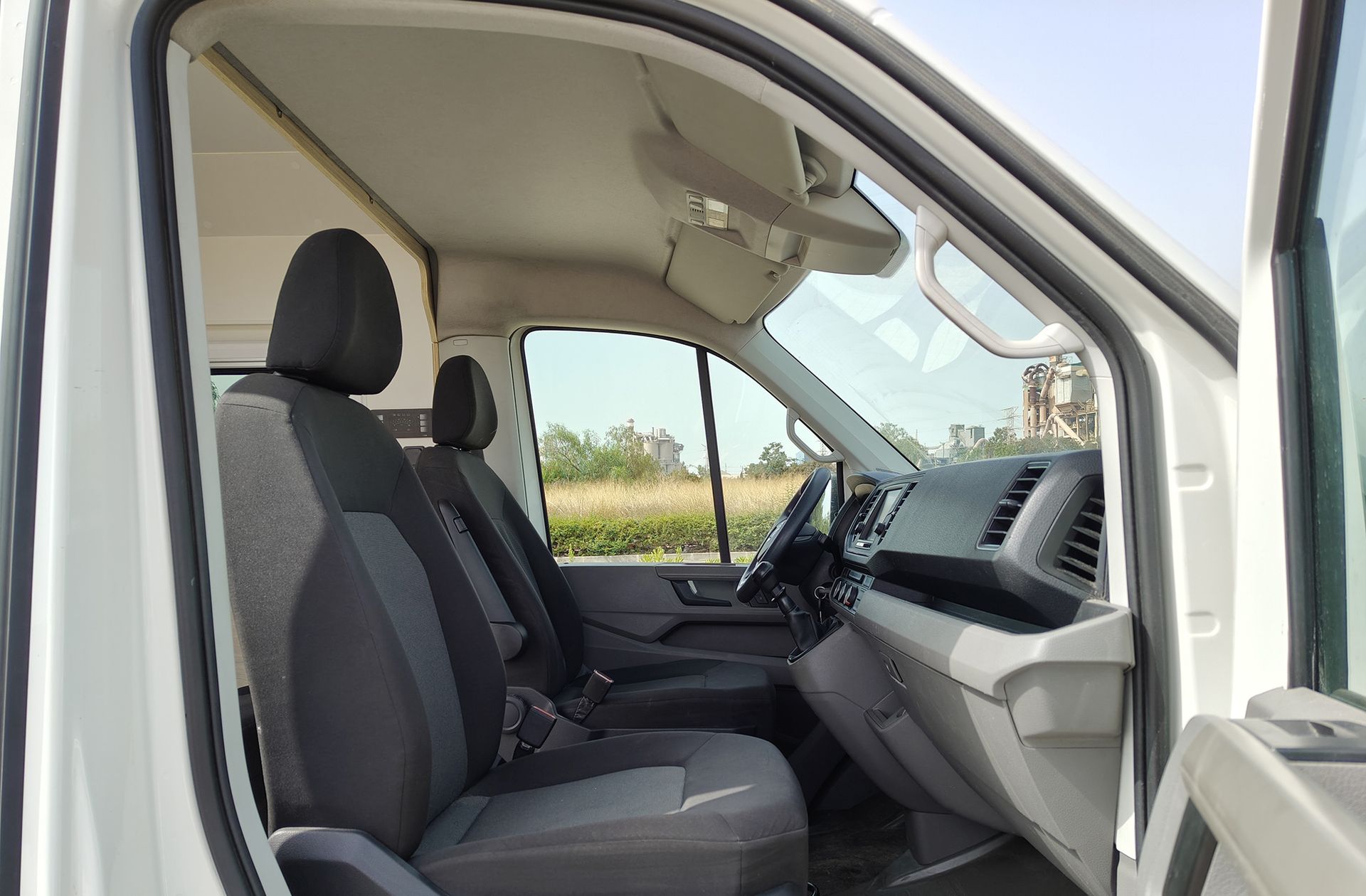 Volkswagen Crafter 35 Furgón Batalla Media L3H3 2.0 TDI 4 plazas Camperizada - foto 27