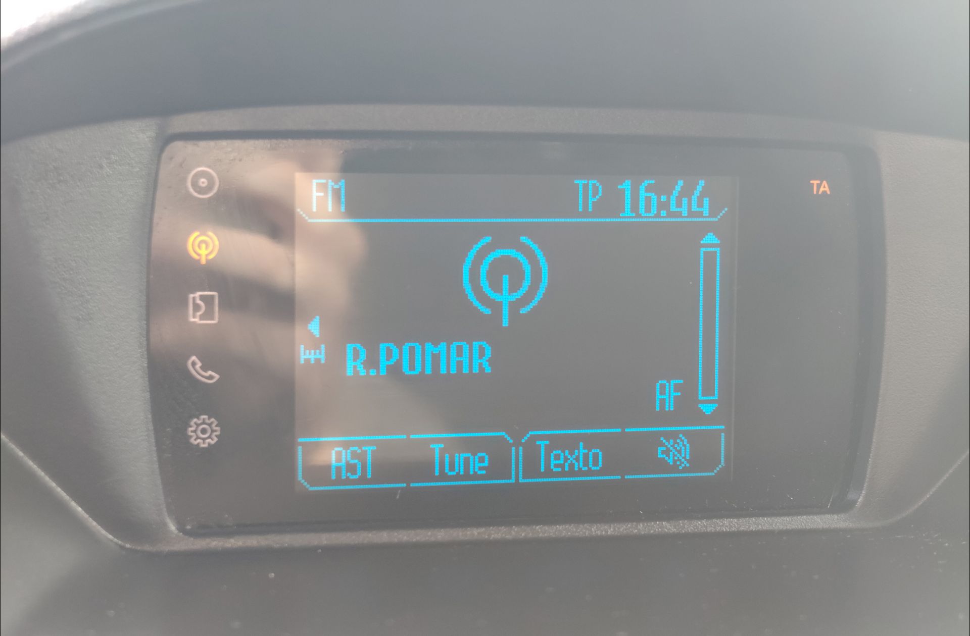 Ford Tourneo Courier 1.0 EcoBoost Titanium - foto 22